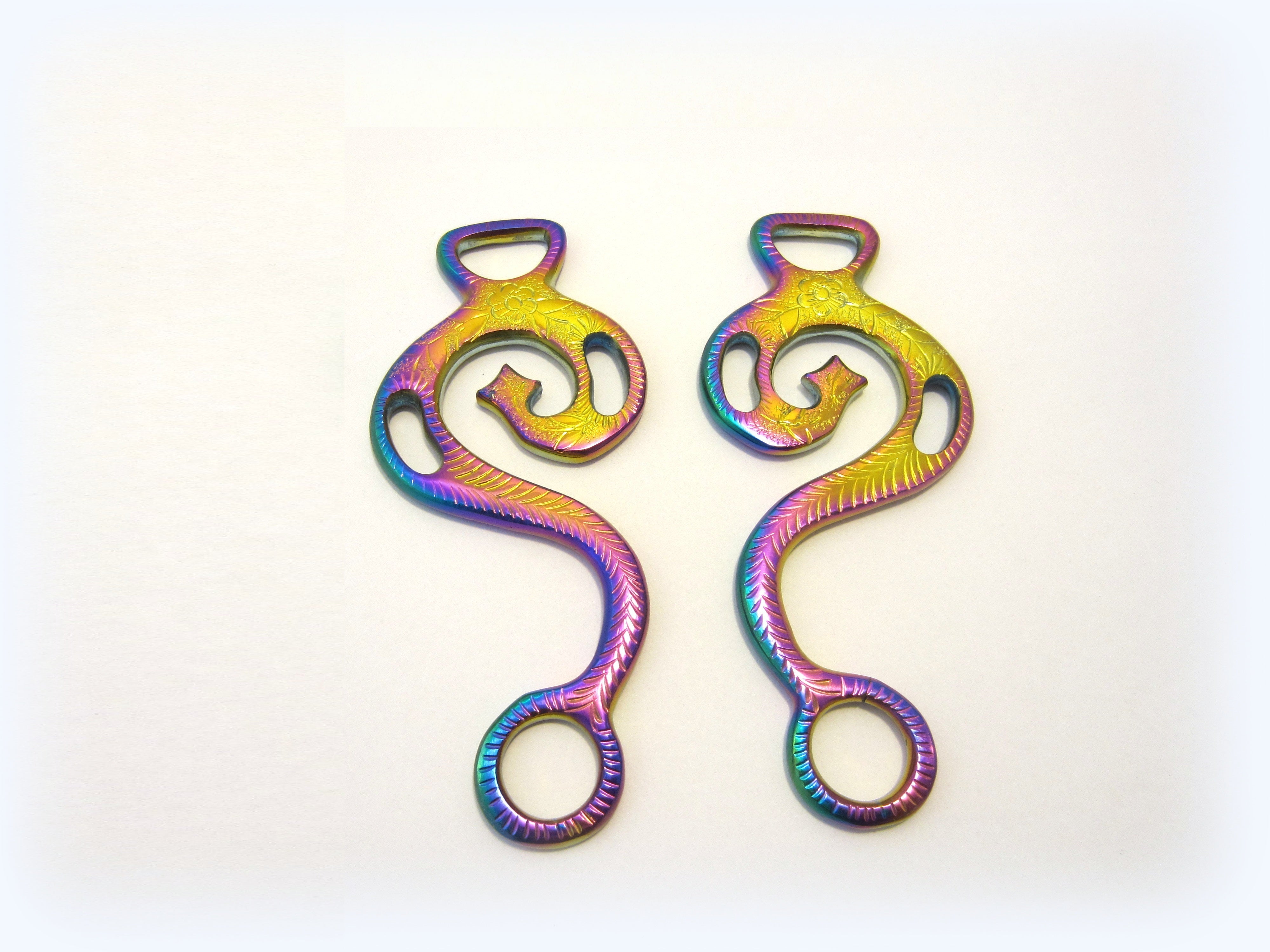 Paire unique de Hackamore "Baroque" couleurs arc-en-ciel, arc-en-ciel multicolore - 1 paire de pattes, décorées