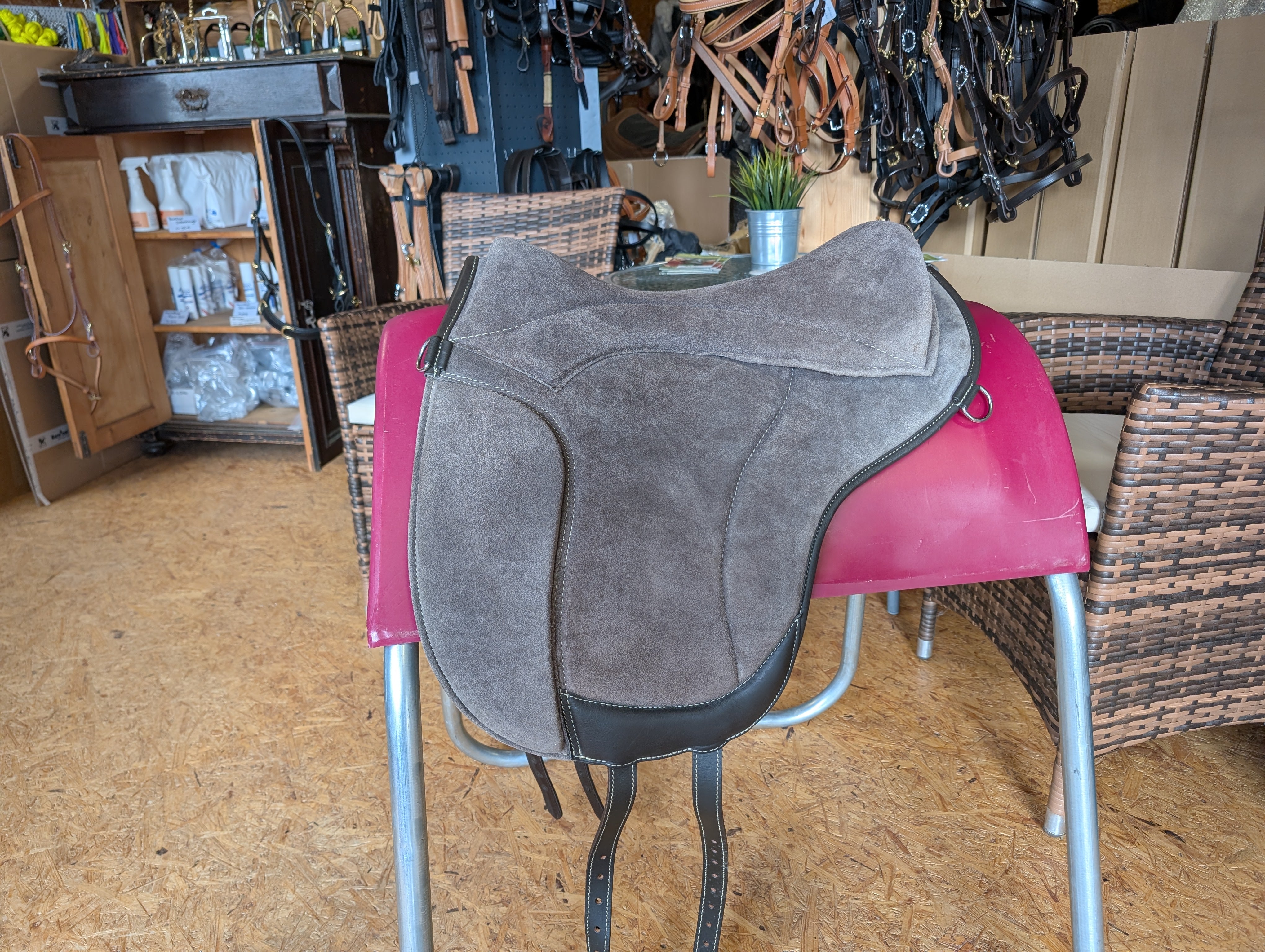 "ALIVIO IMPULSO" SUEDE dressage riding pad - WBS channel - SLIM felt cushion - knee blocks