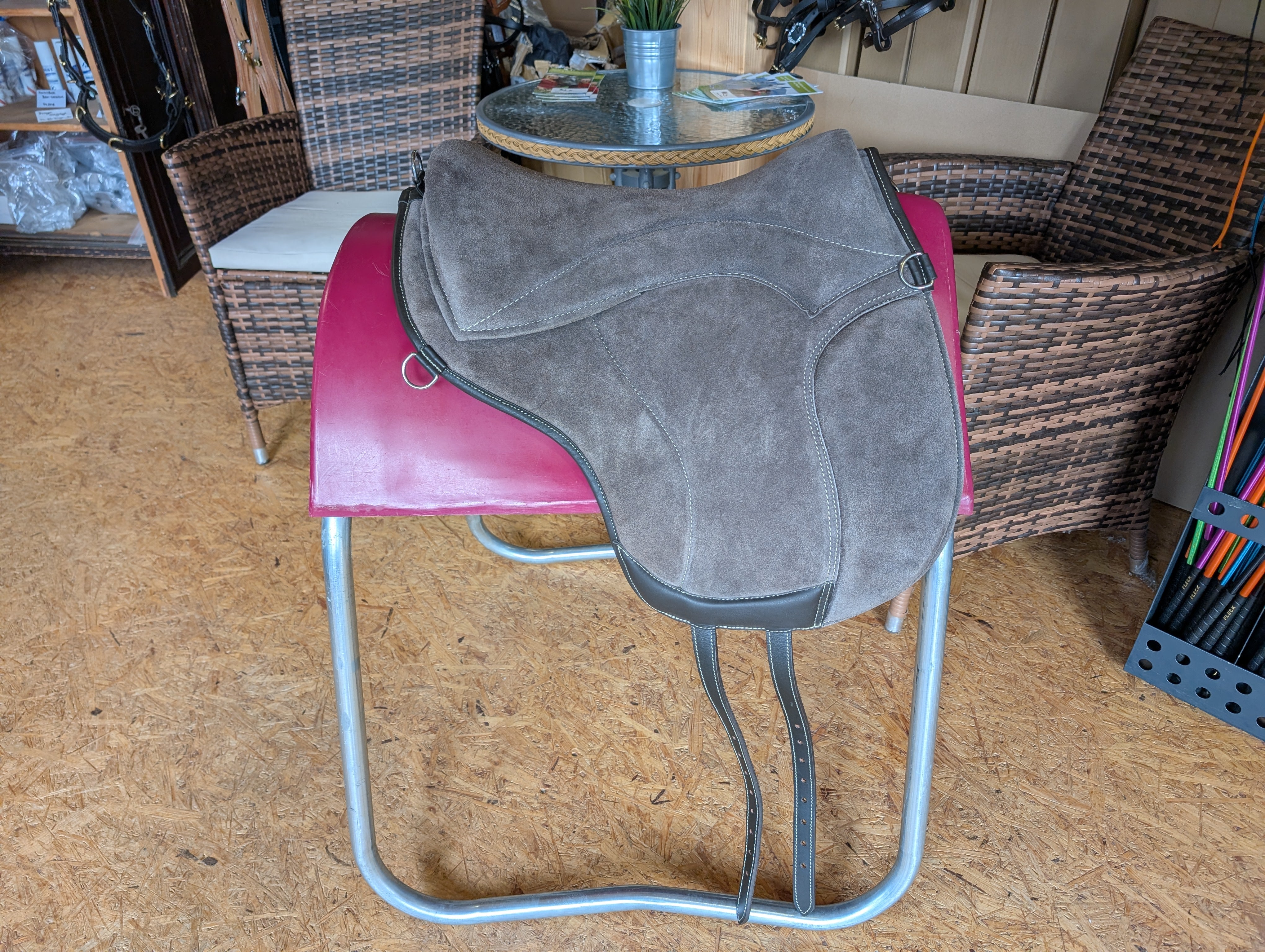 "ALIVIO IMPULSO" SUEDE dressage riding pad - WBS channel - SLIM felt cushion - knee blocks