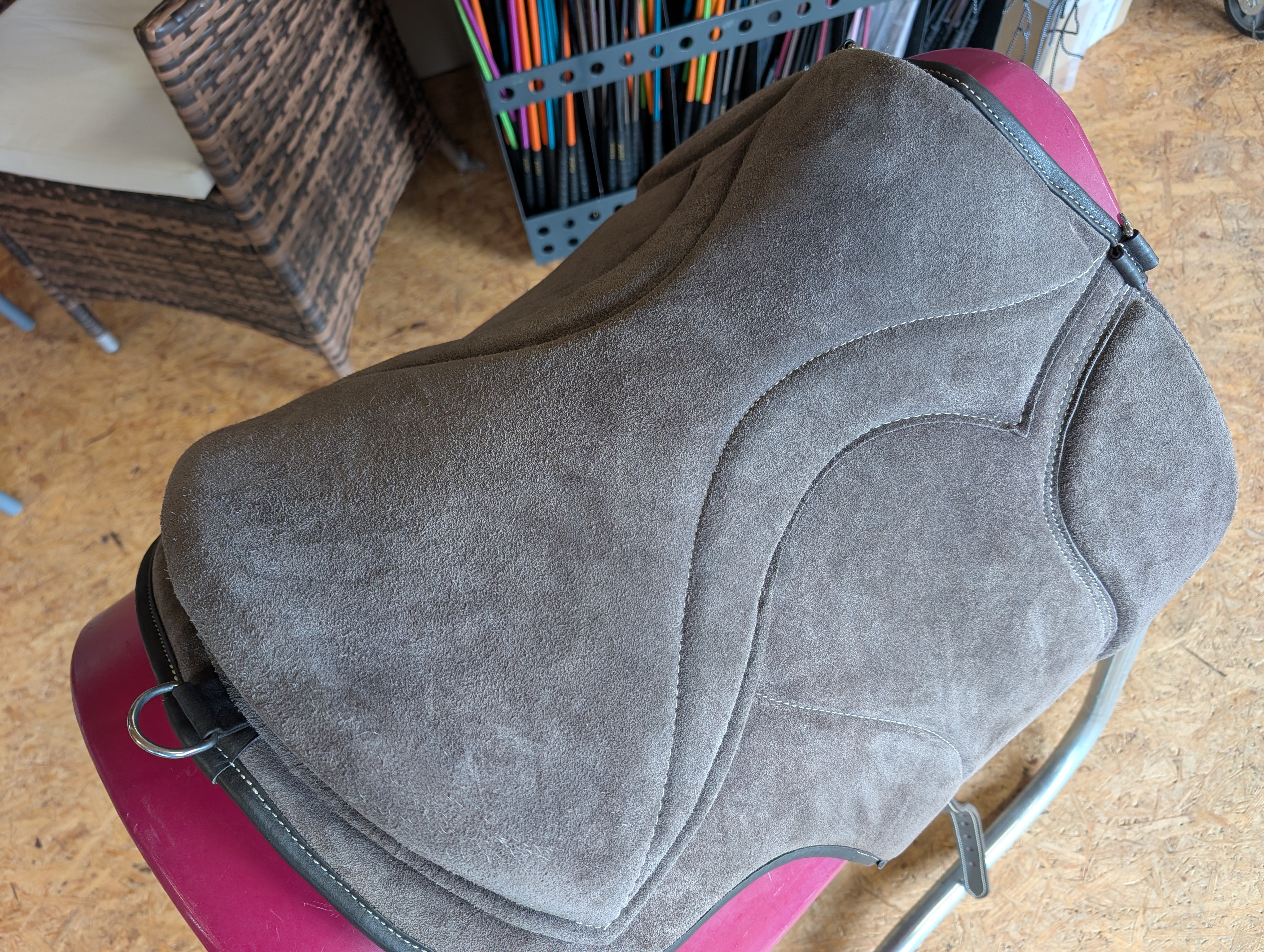 "ALIVIO IMPULSO" SUEDE dressage riding pad - WBS channel - SLIM felt cushion - knee blocks