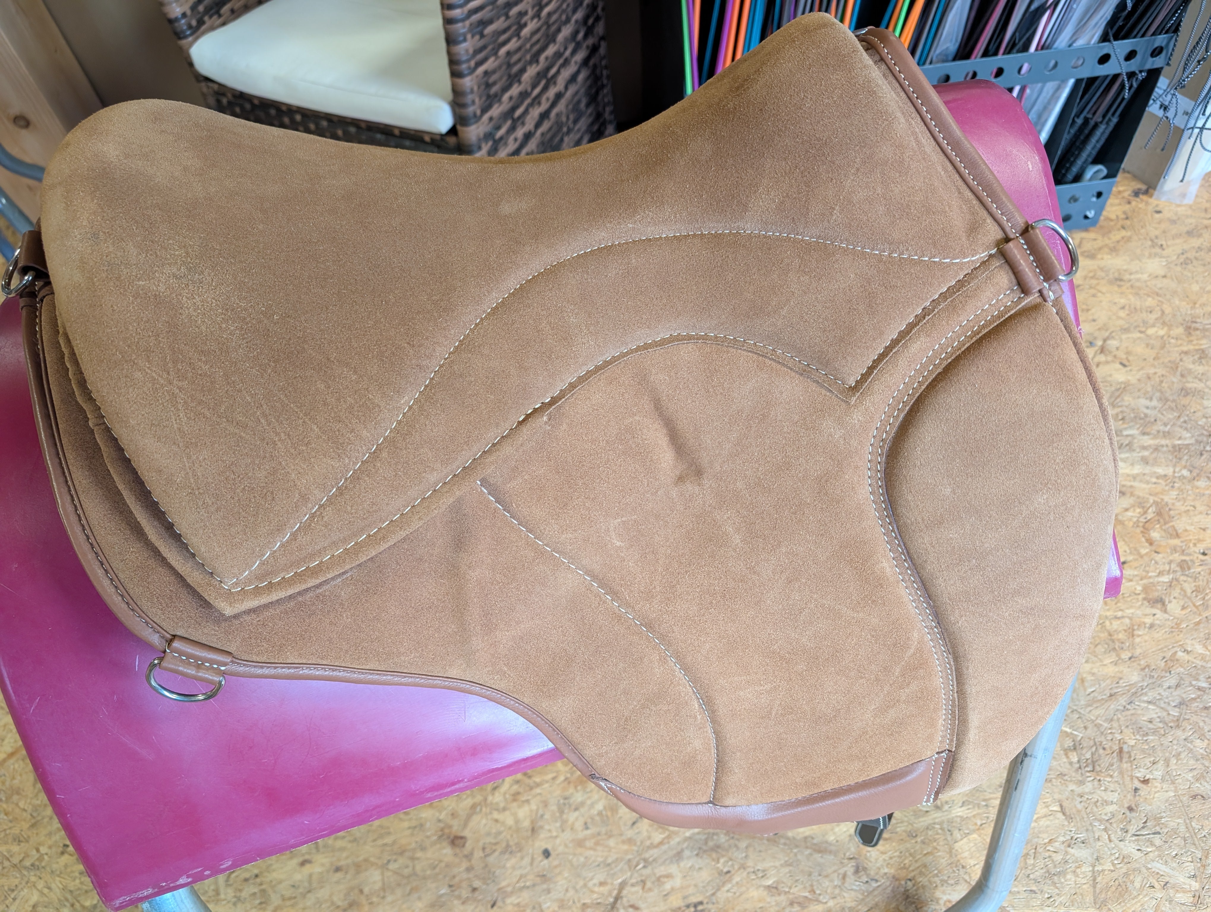 "ALIVIO IMPULSO" SUEDE dressage riding pad - WBS channel - SLIM felt cushion - knee blocks