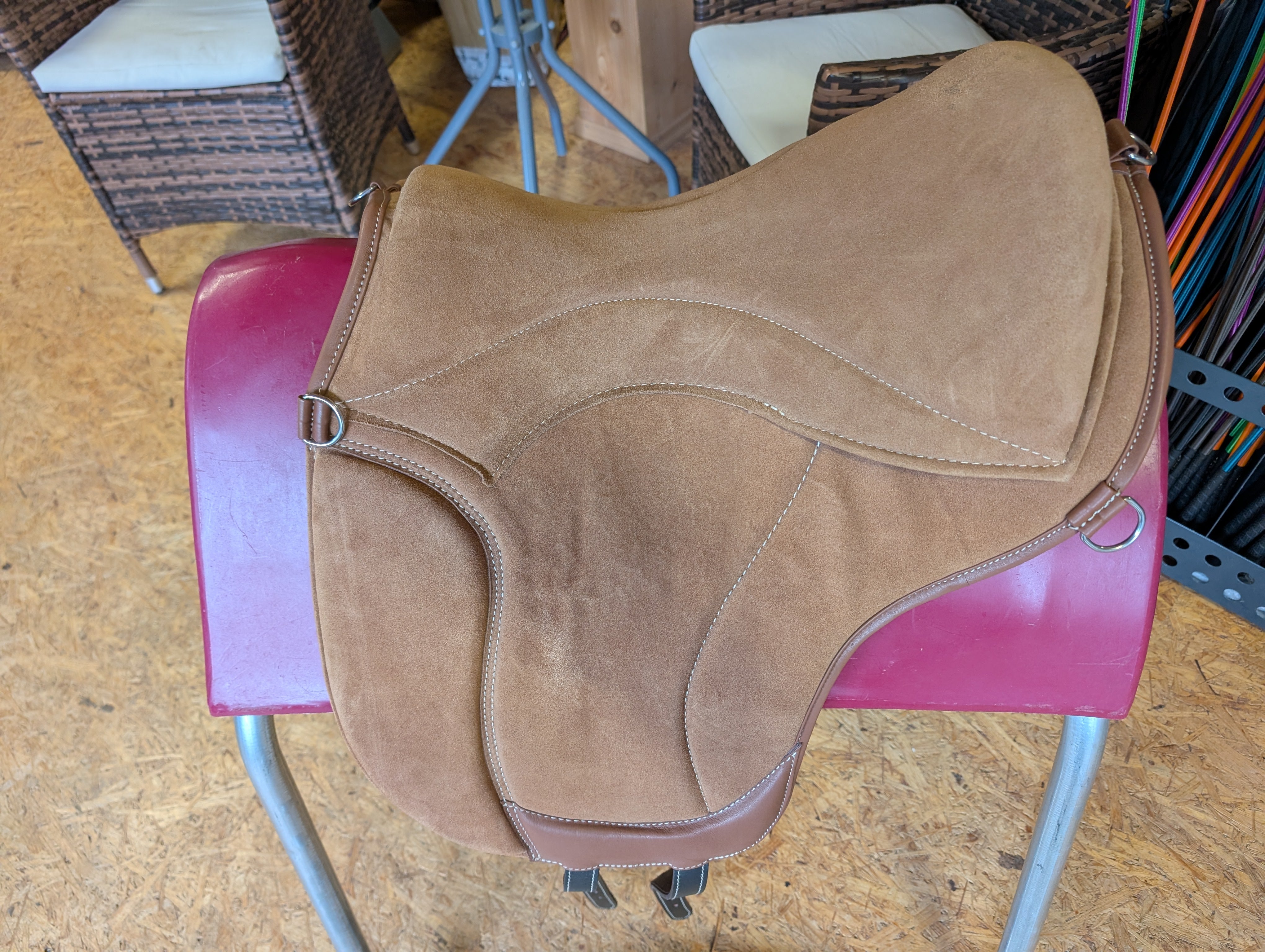 "ALIVIO IMPULSO" SUEDE dressage riding pad - WBS channel - SLIM felt cushion - knee blocks