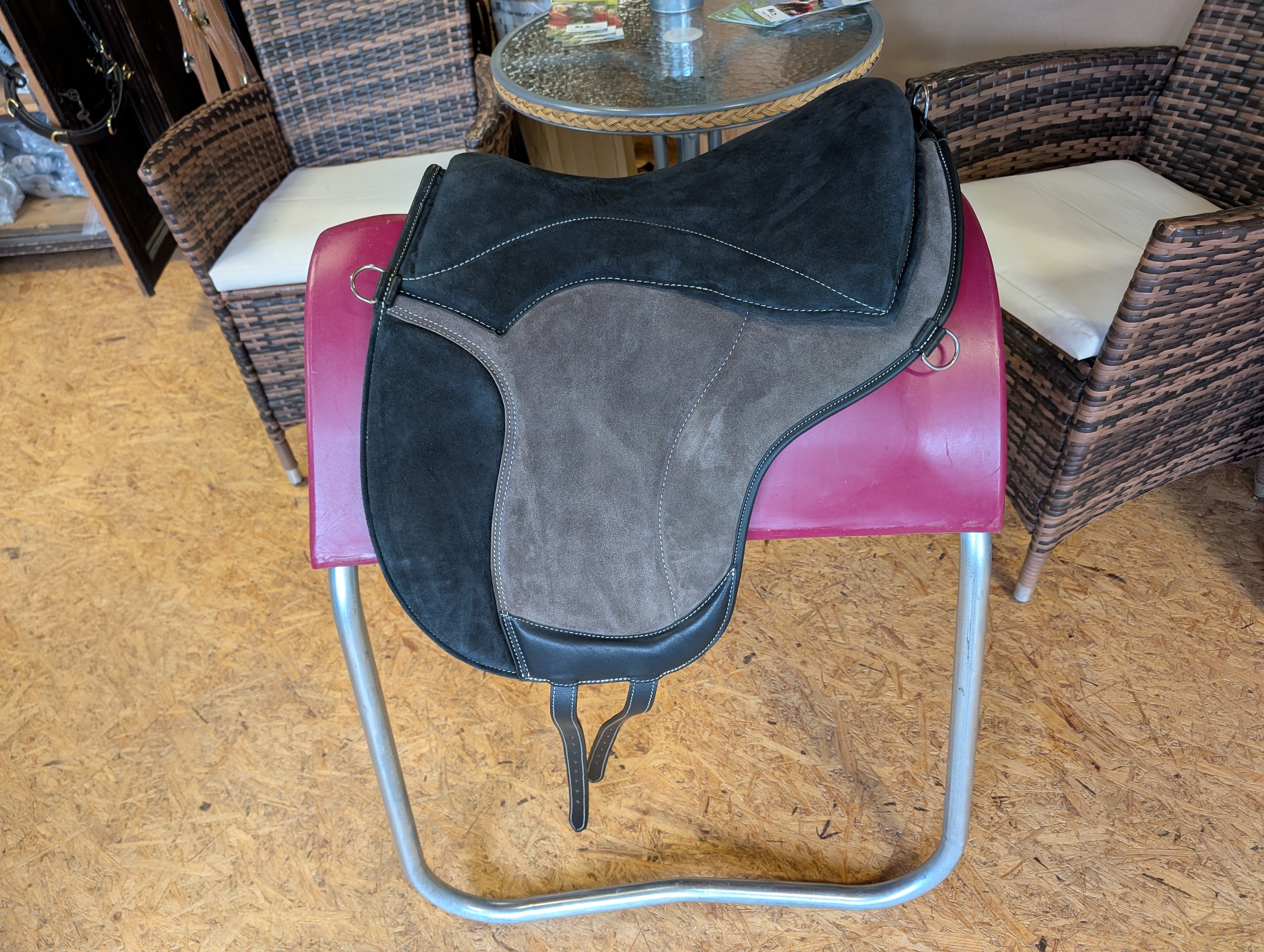 "ALIVIO IMPULSO" SUEDE dressage riding pad - WBS channel - SLIM felt cushion - knee blocks