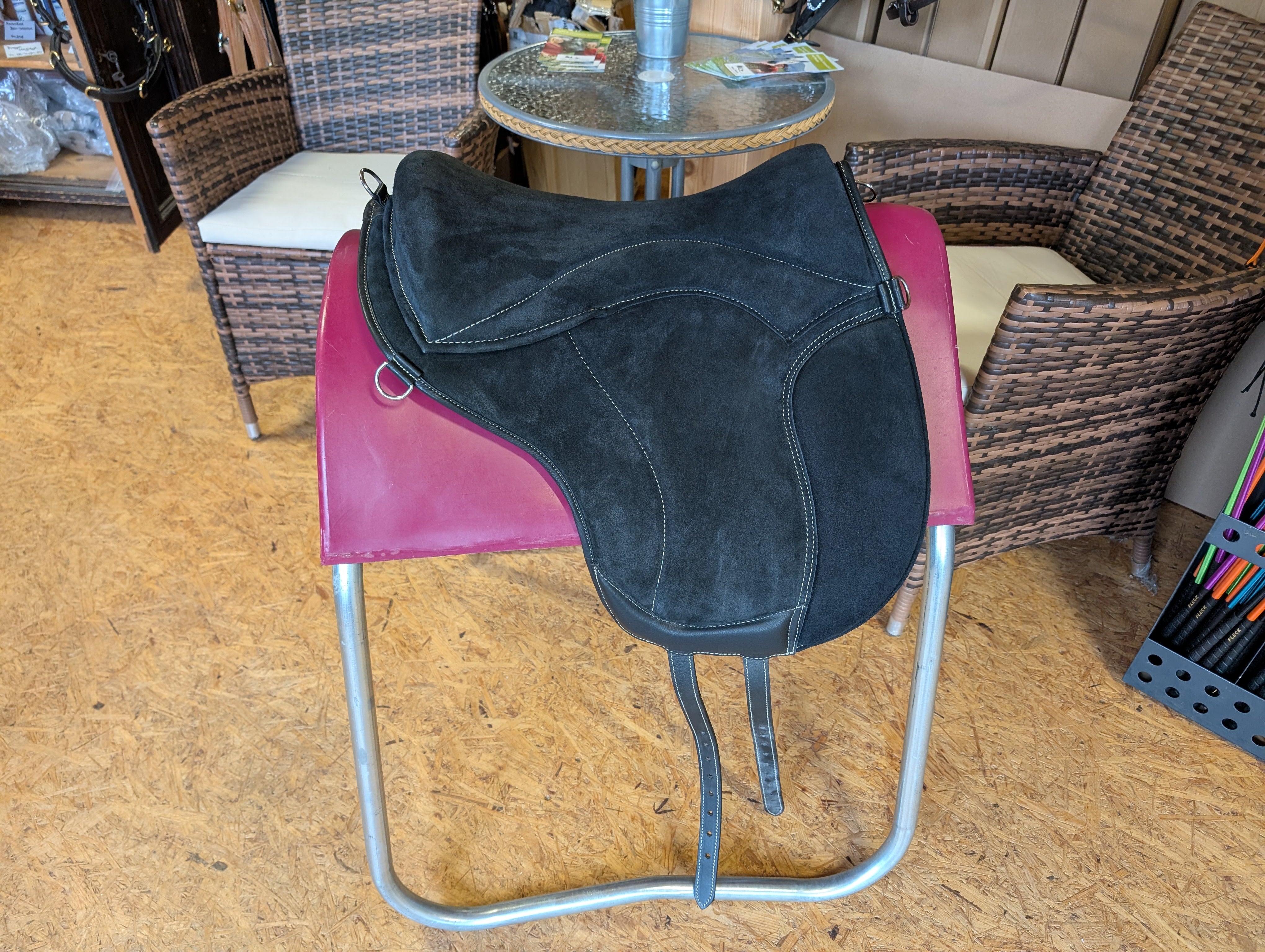 "ALIVIO IMPULSO" SUEDE dressage riding pad - WBS channel - SLIM felt cushion - knee blocks