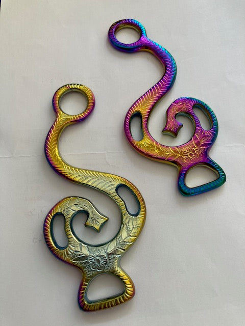 Paire unique de Hackamore "Baroque" couleurs arc-en-ciel, arc-en-ciel multicolore - 1 paire de pattes, décorées