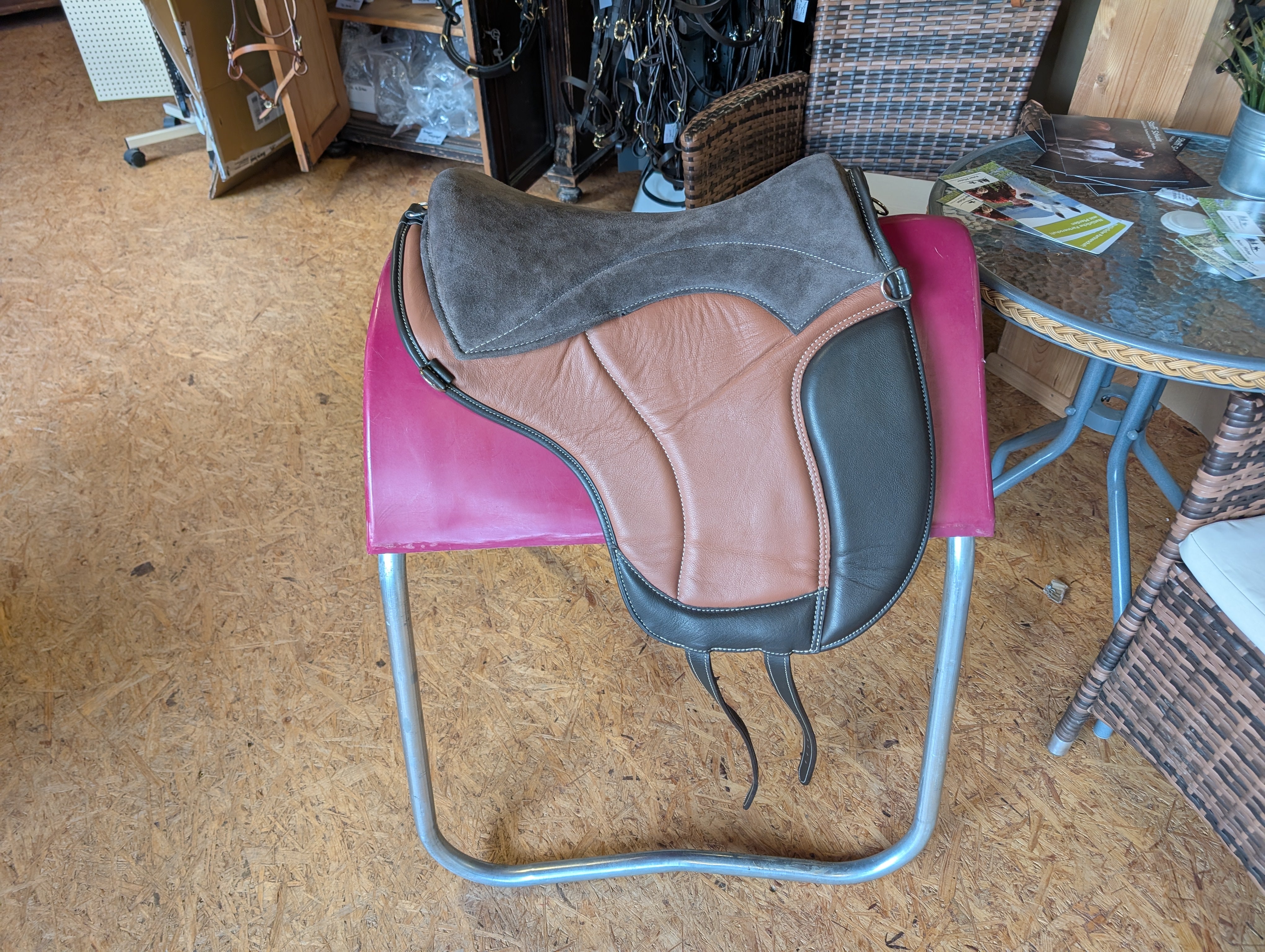 Tapis d'équitation de dressage NAPPALEDER "ALIVIO IMPULSO" - Canal WBS - Coussin en feutre SLIM - Cales genoux