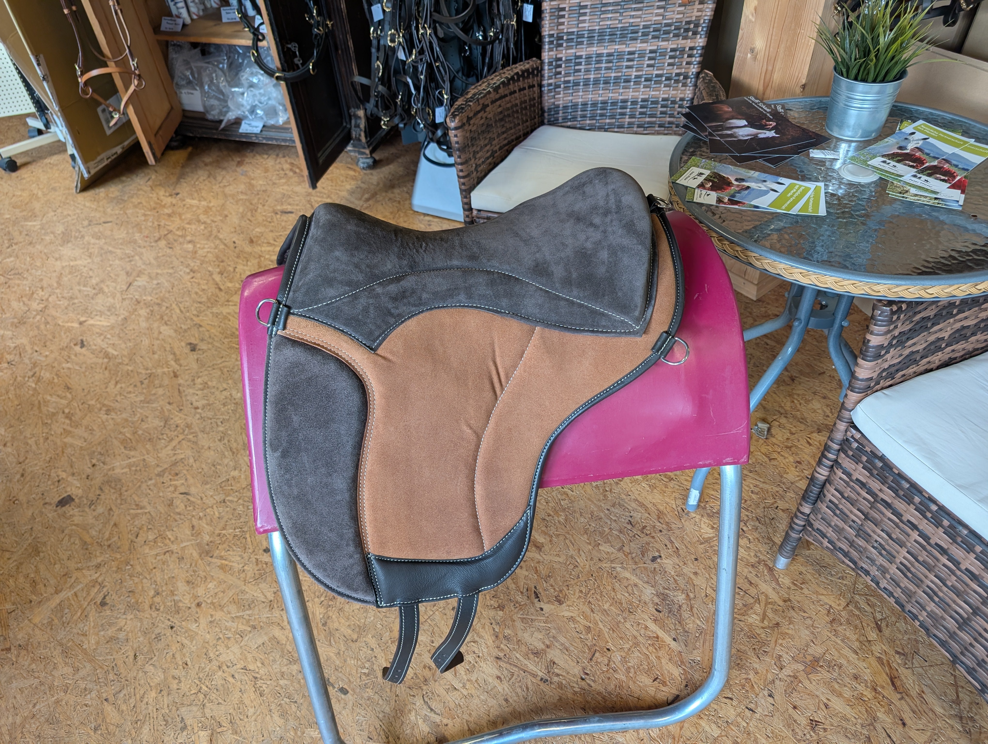 "ALIVIO IMPULSO" SUEDE dressage riding pad - WBS channel - SLIM felt cushion - knee blocks
