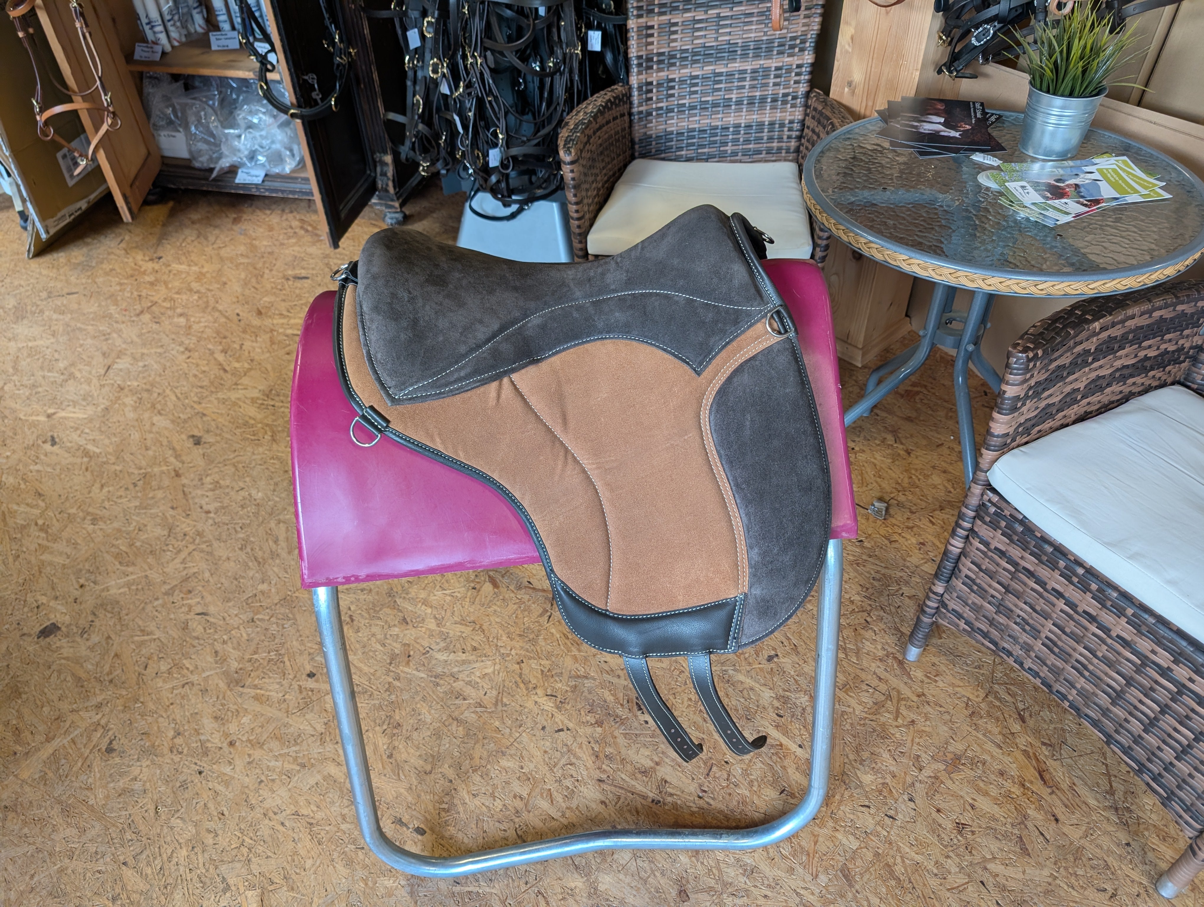 "ALIVIO IMPULSO" SUEDE dressage riding pad - WBS channel - SLIM felt cushion - knee blocks