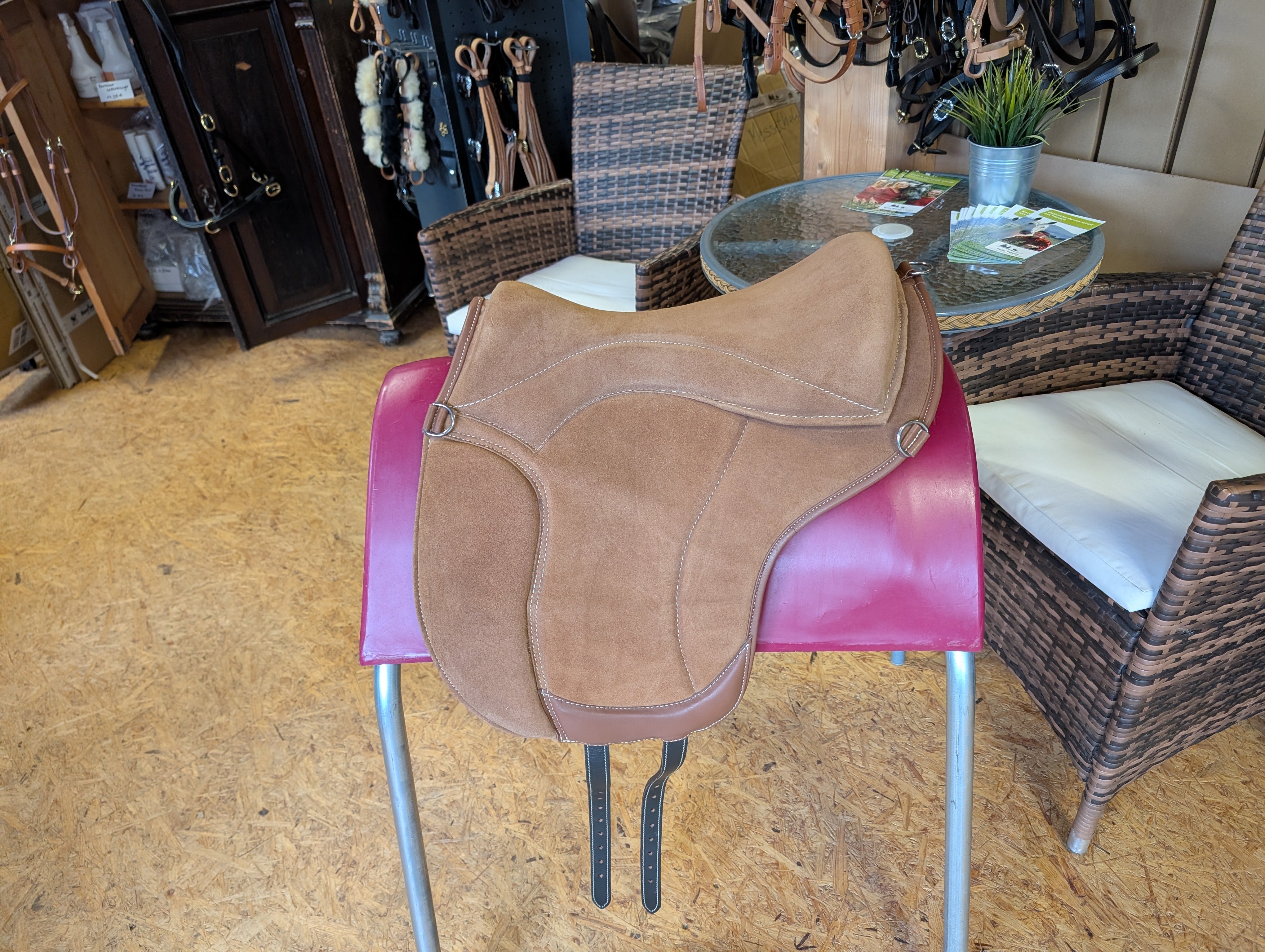 "ALIVIO IMPULSO" SUEDE dressage riding pad - WBS channel - SLIM felt cushion - knee blocks