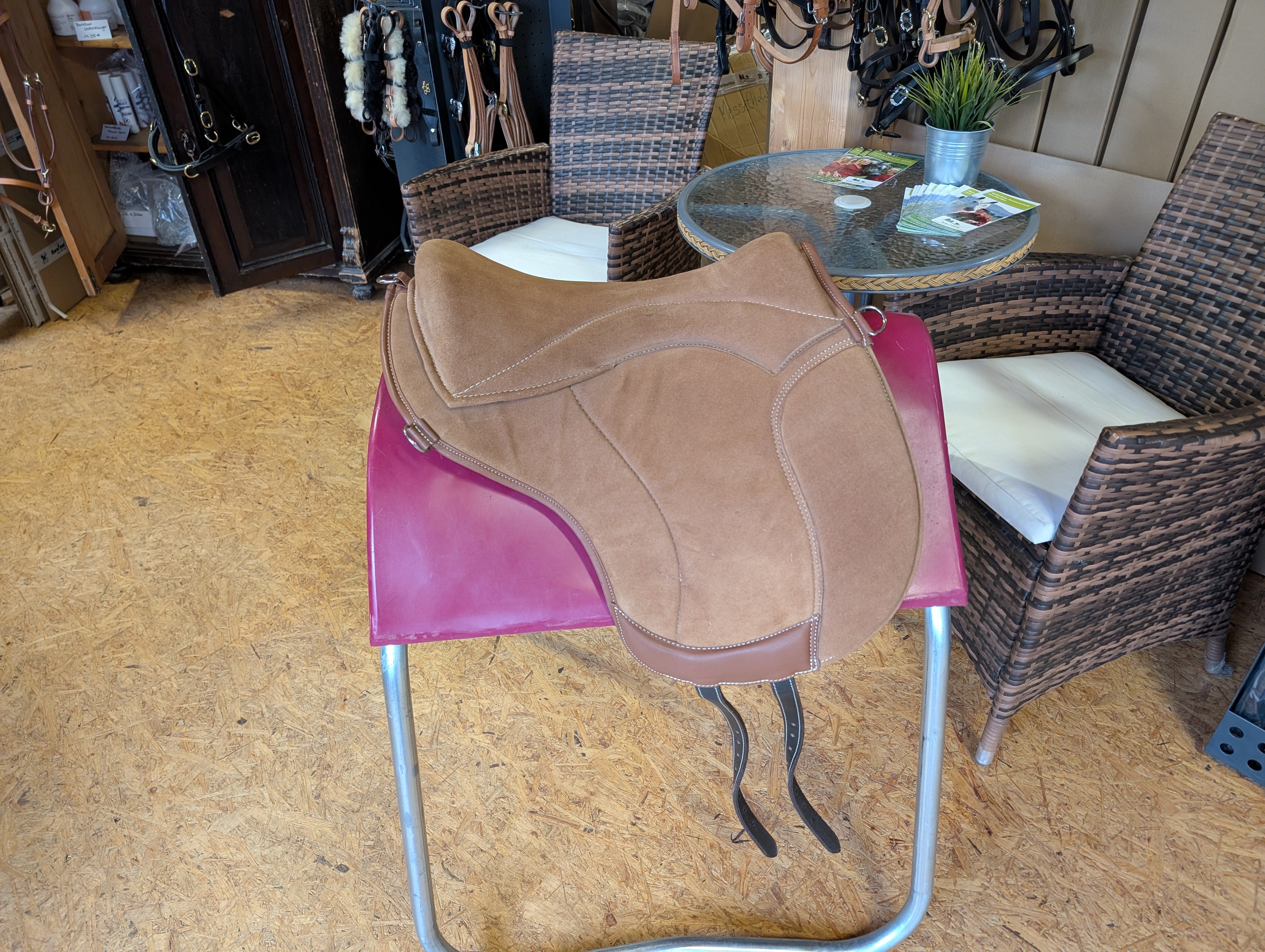 "ALIVIO IMPULSO" SUEDE dressage riding pad - WBS channel - SLIM felt cushion - knee blocks