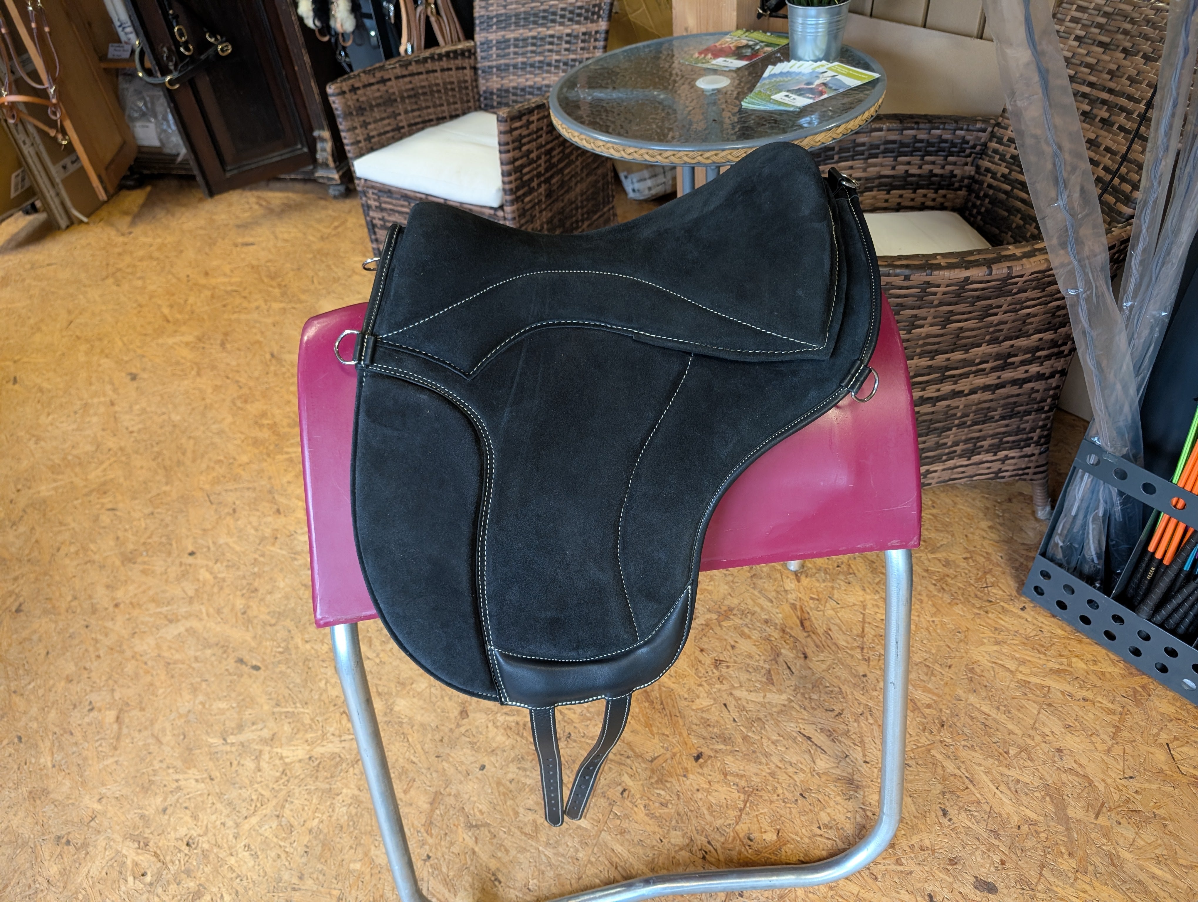 "ALIVIO IMPULSO" SUEDE dressage riding pad - WBS channel - SLIM felt cushion - knee blocks