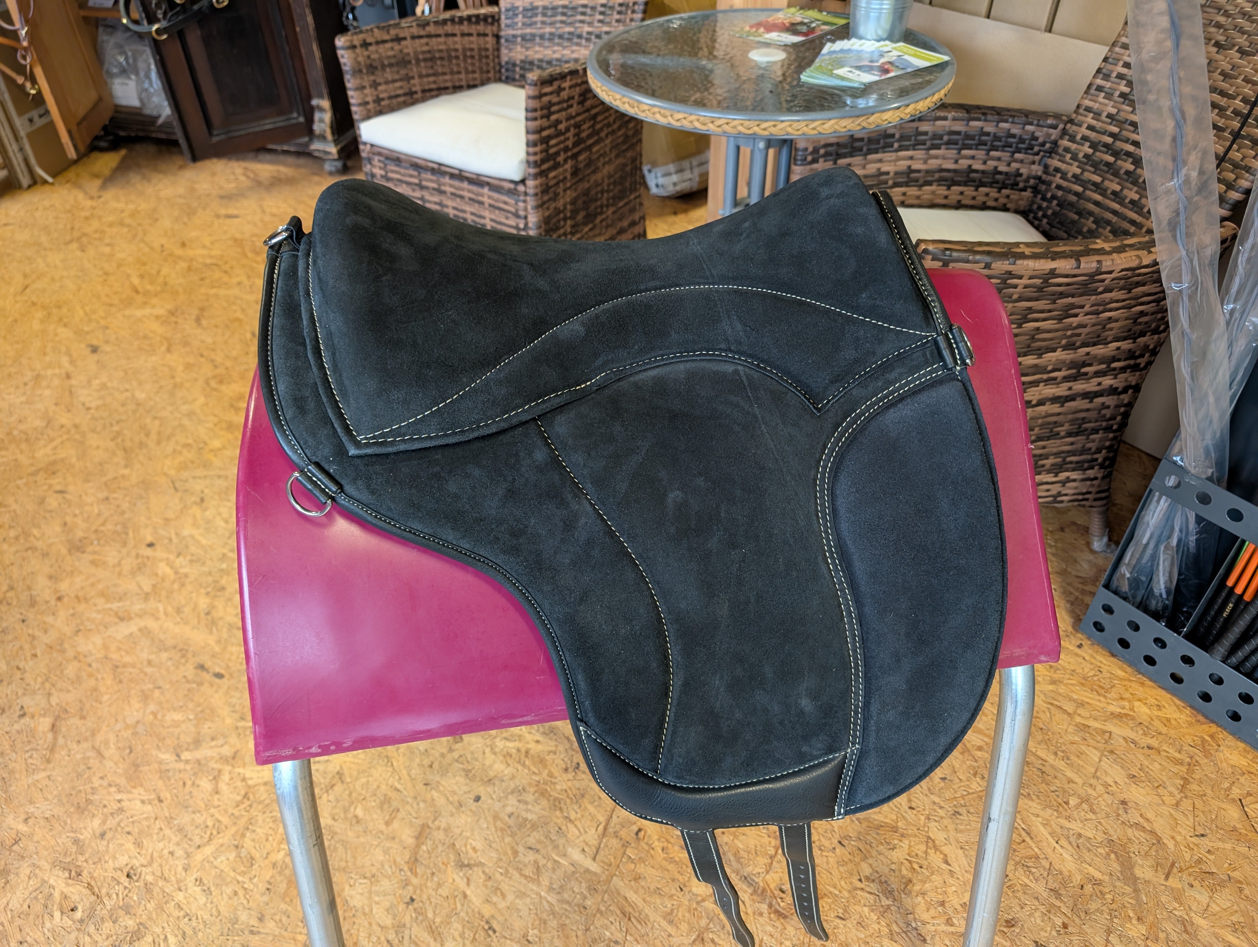 "ALIVIO IMPULSO" SUEDE dressage riding pad - WBS channel - SLIM felt cushion - knee blocks