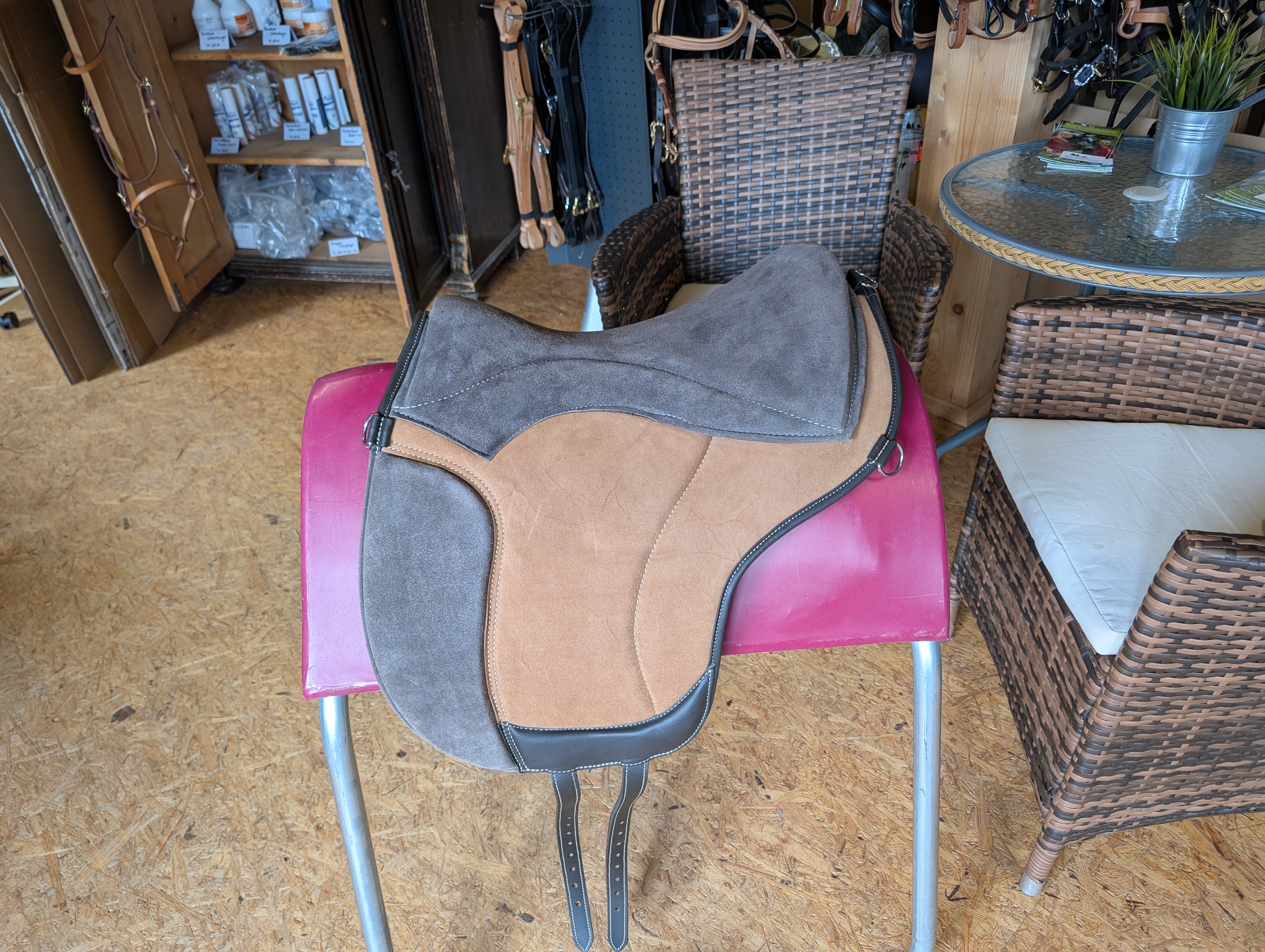 "ALIVIO IMPULSO" SUEDE dressage riding pad - WBS channel - SLIM felt cushion - knee blocks