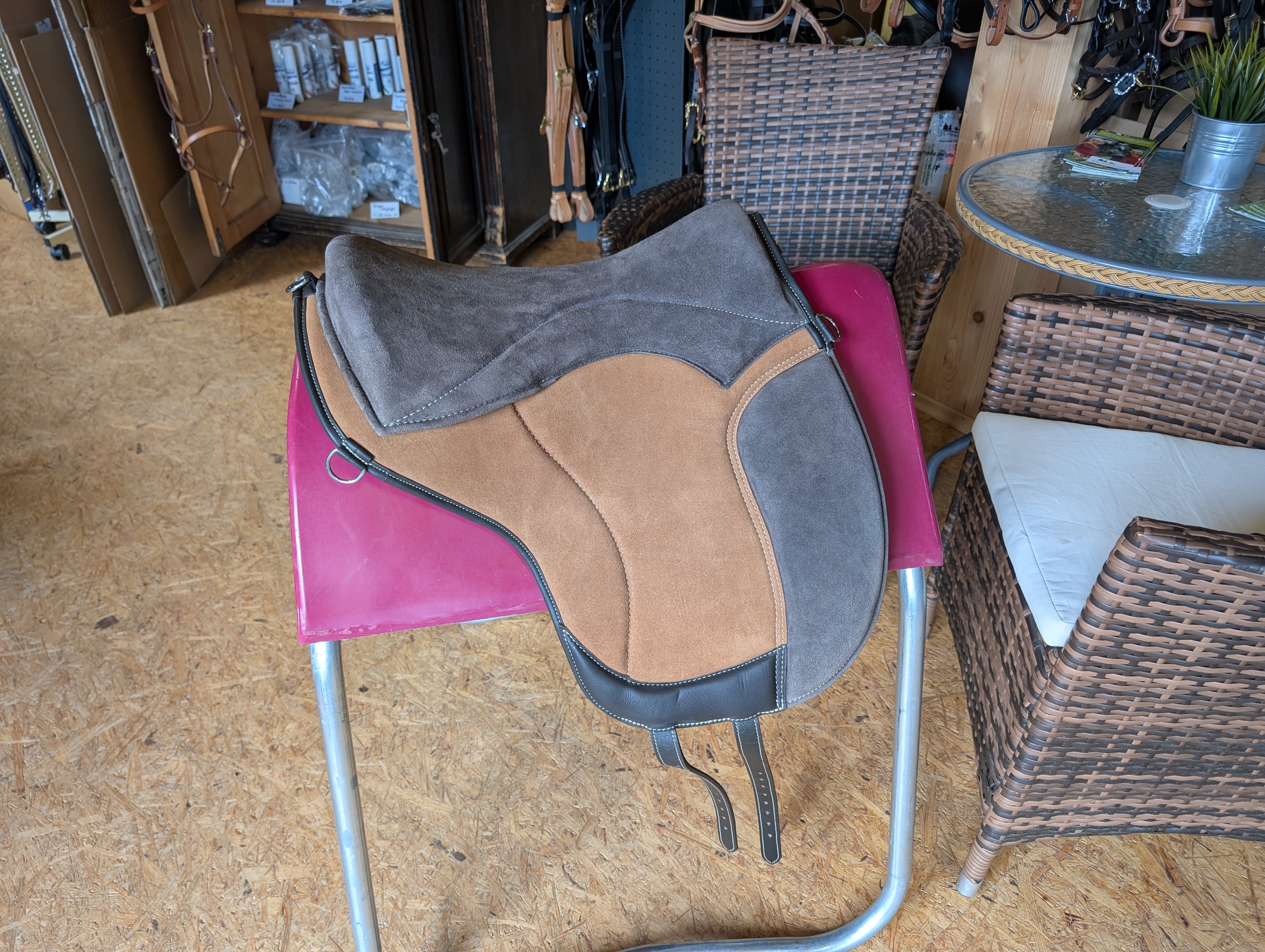 "ALIVIO IMPULSO" SUEDE dressage riding pad - WBS channel - SLIM felt cushion - knee blocks