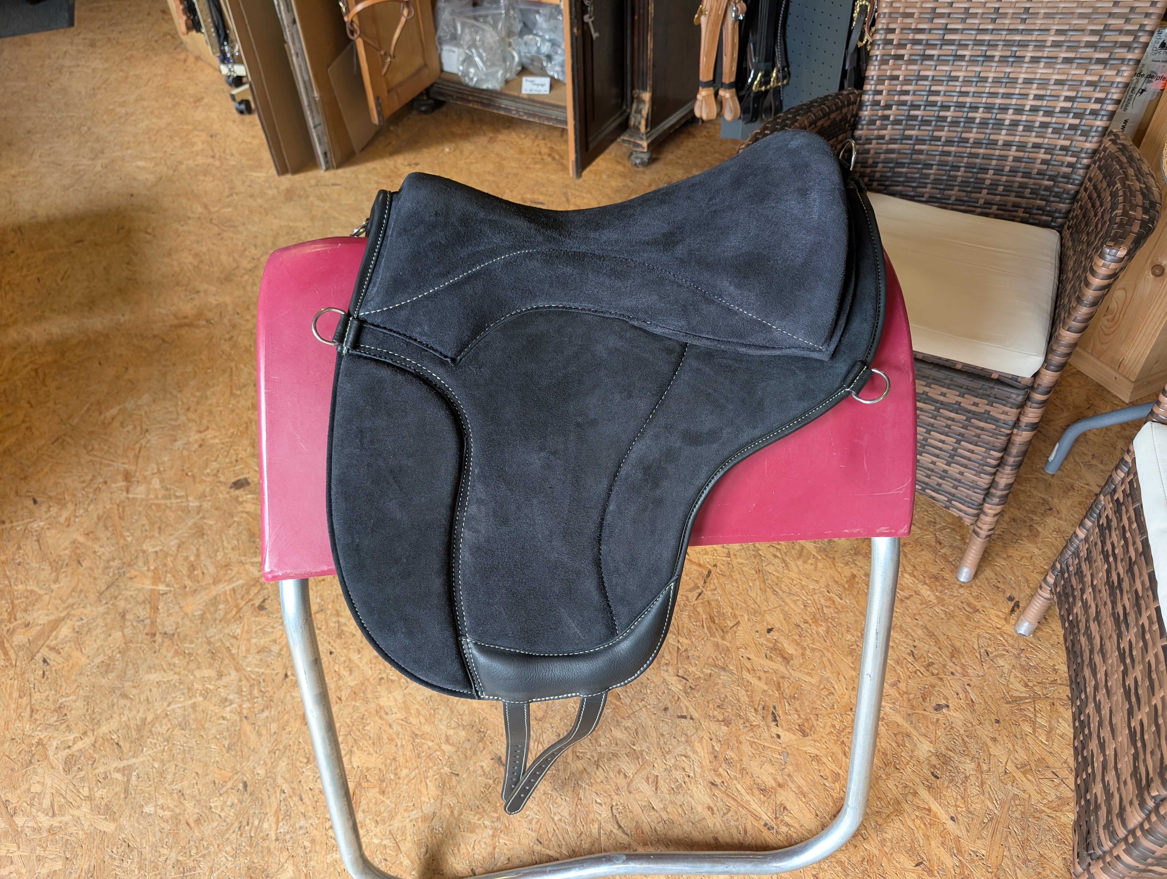 "ALIVIO IMPULSO" SUEDE dressage riding pad - WBS channel - SLIM felt cushion - knee blocks