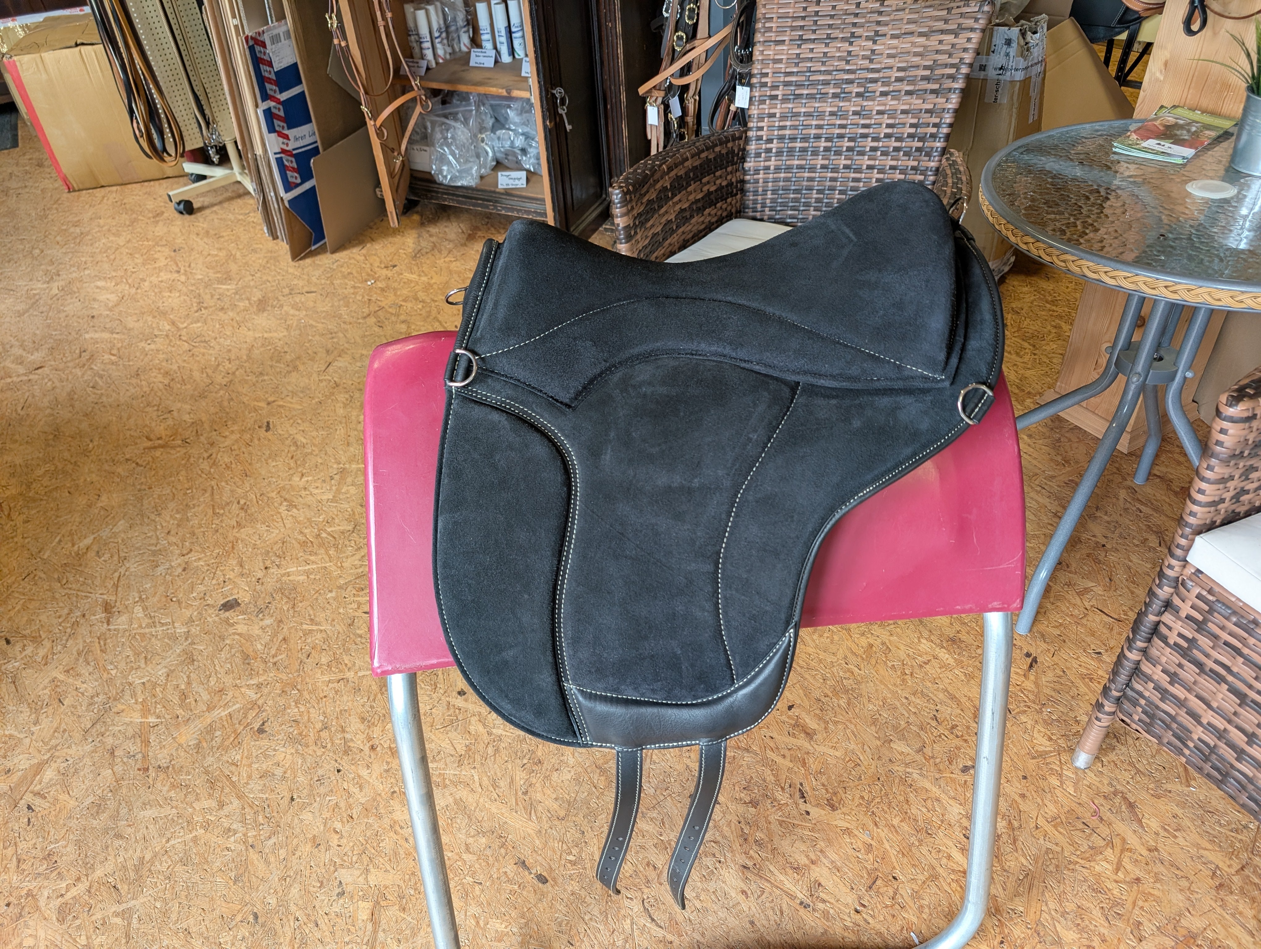 Tapis d'équitation de dressage "ALIVIO IMPULSO" SUEDE - Canal WBS - Coussin en feutre SLIM - Cales genoux