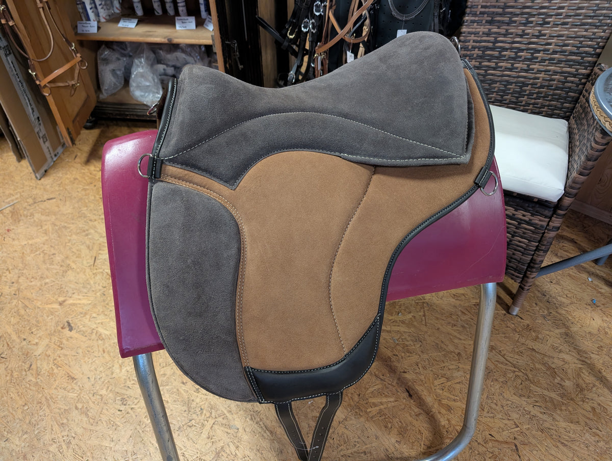 Tapis d'équitation de dressage "ALIVIO IMPULSO" SUEDE - Canal WBS - Coussin en feutre SLIM - Cales genoux