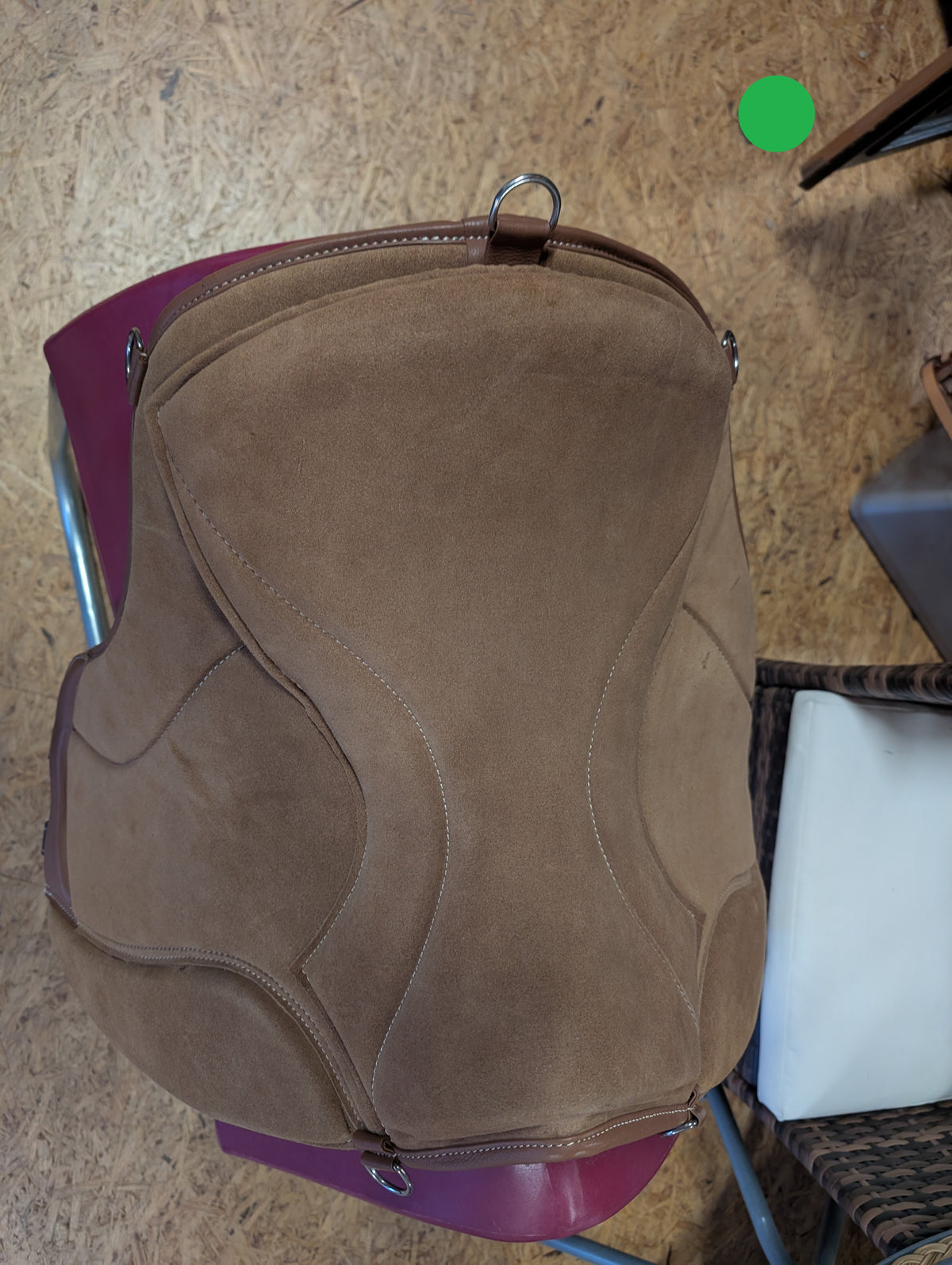 Tapis d'équitation de dressage "ALIVIO IMPULSO" SUEDE - Canal WBS - Coussin en feutre SLIM - Cales genoux