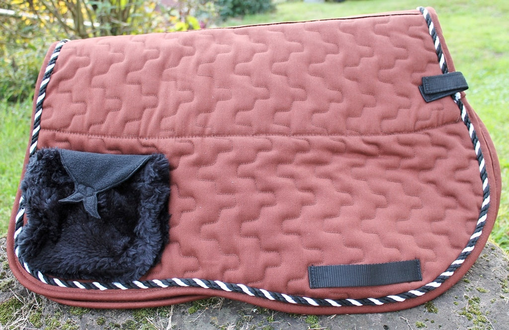 Tapis de selle Bellis et Barry Brown