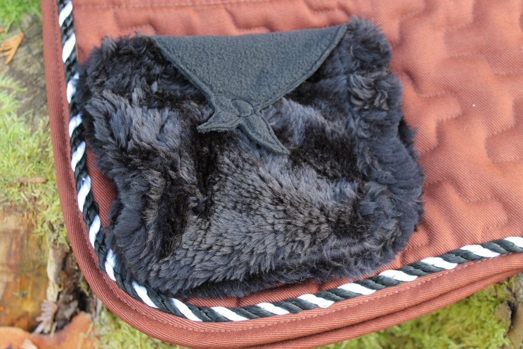 Tapis de selle Bellis et Barry Brown
