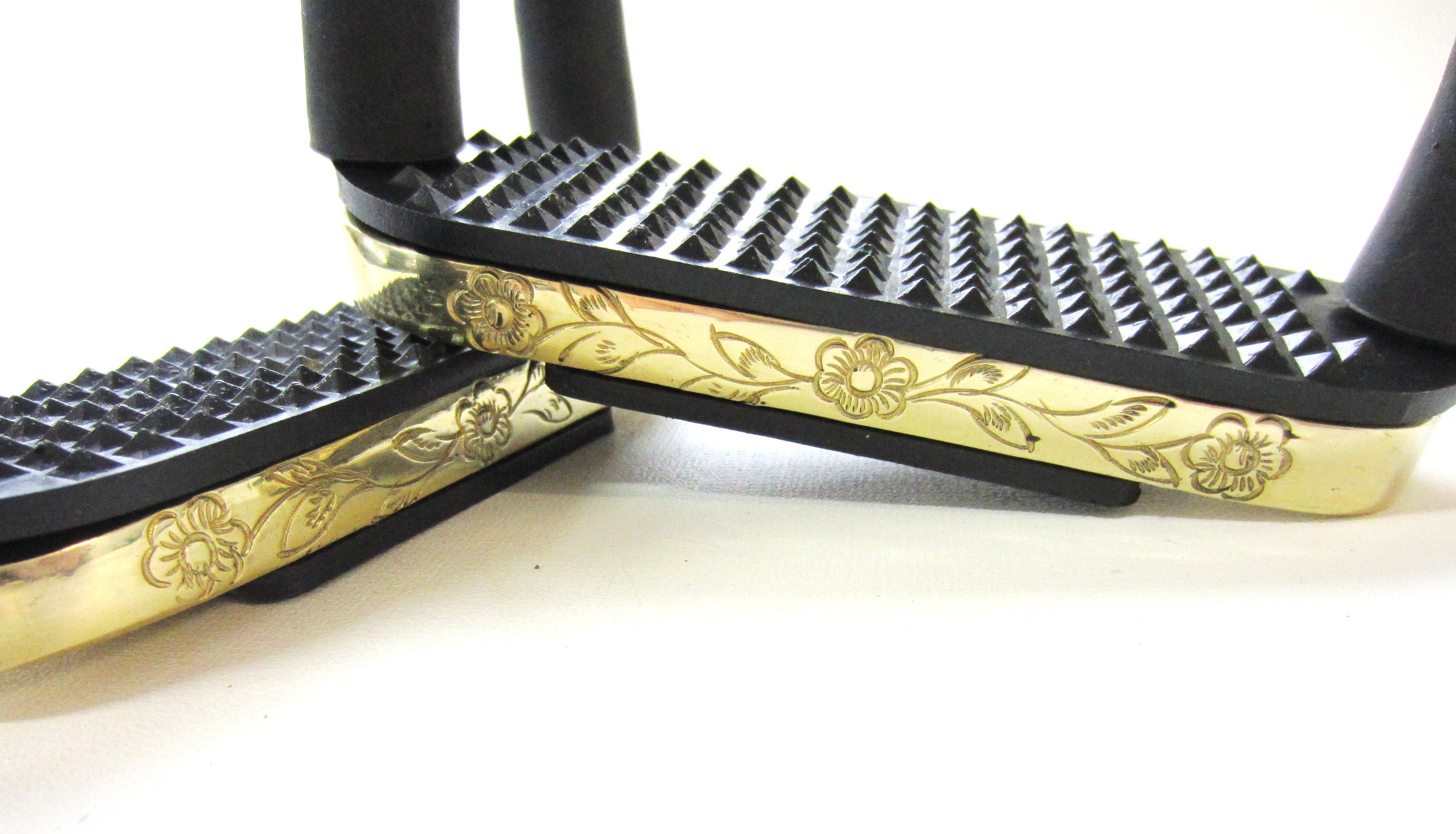 Elegant safety stirrups with joints, color in gold - brass, decorated, 1 pair