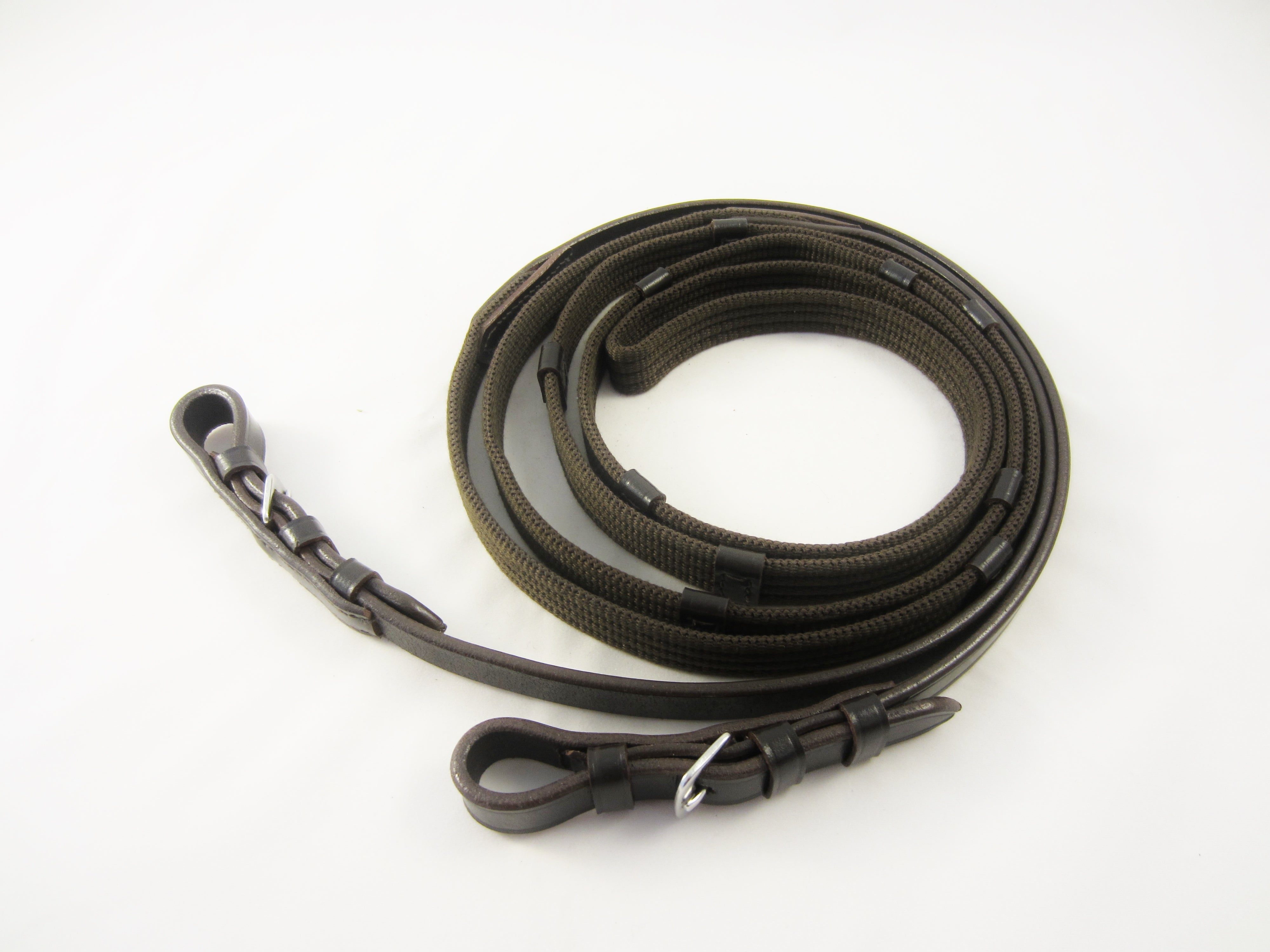 Rênes en tissu, fermées par des extrémités en cuir