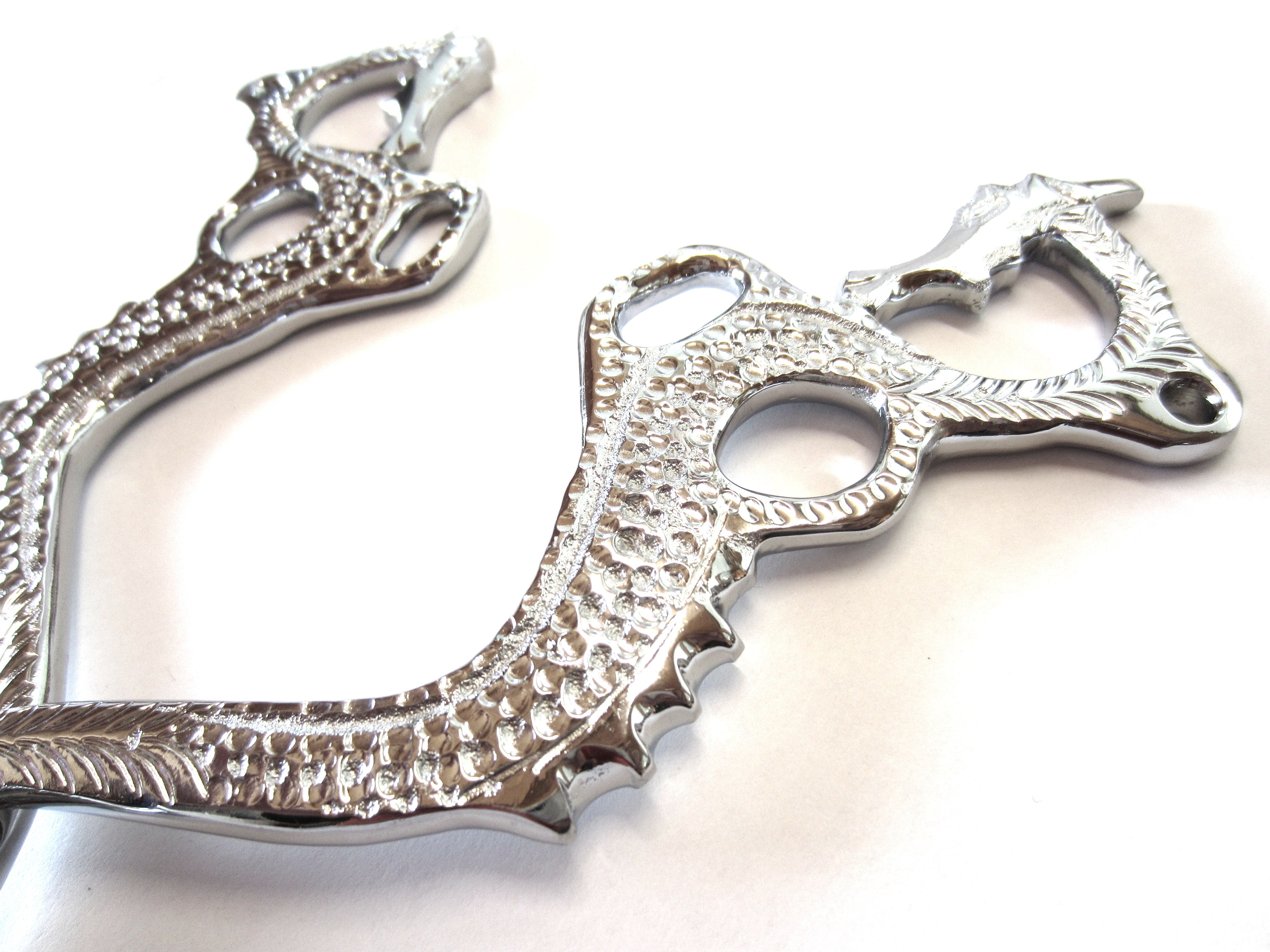 Hackamore "Dragon" couleur or ou argent - 1 paire de cuisses décorées