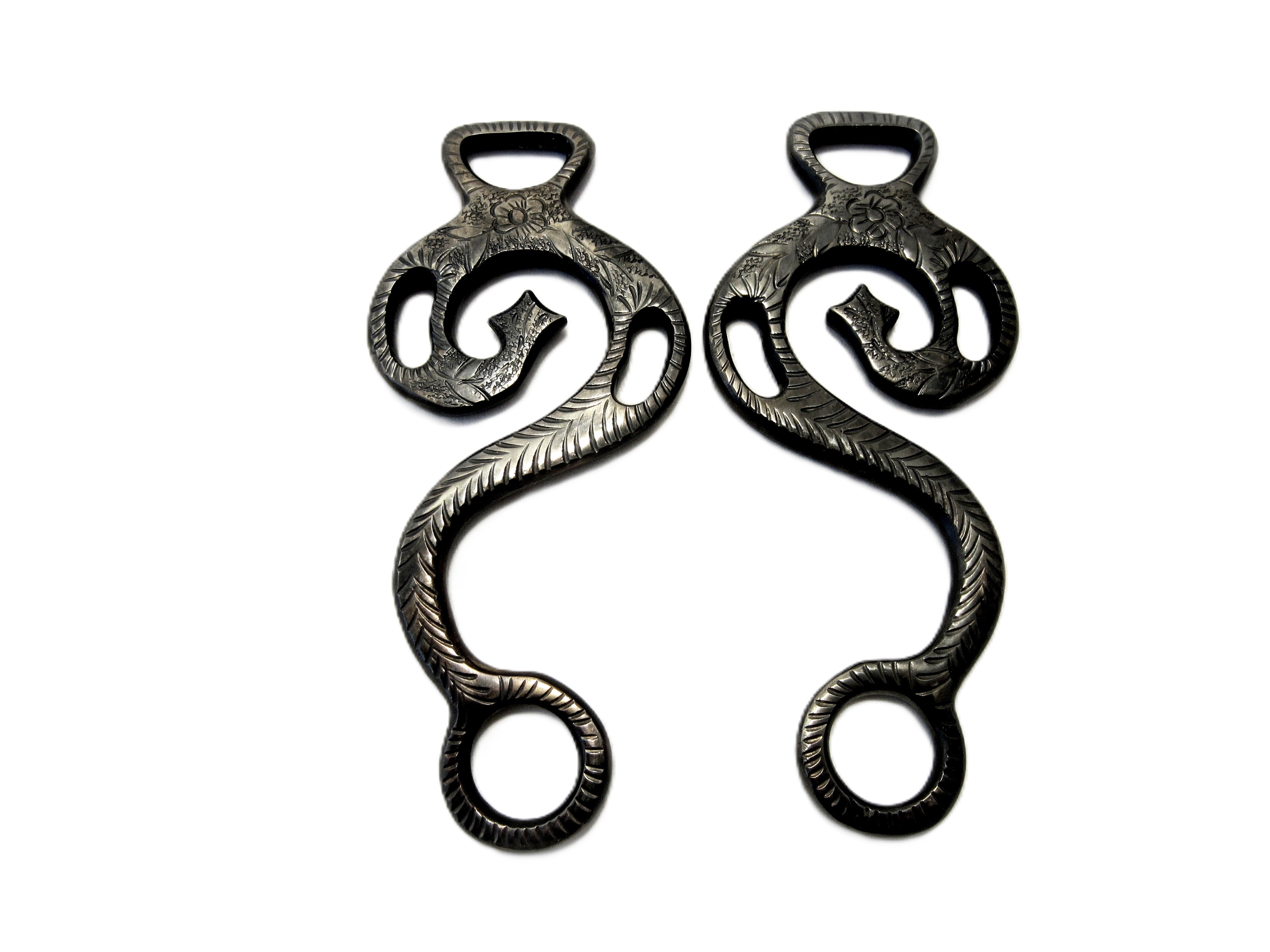 Hackamore "Baroque" noir antique - 1 paire de cuisses décorées