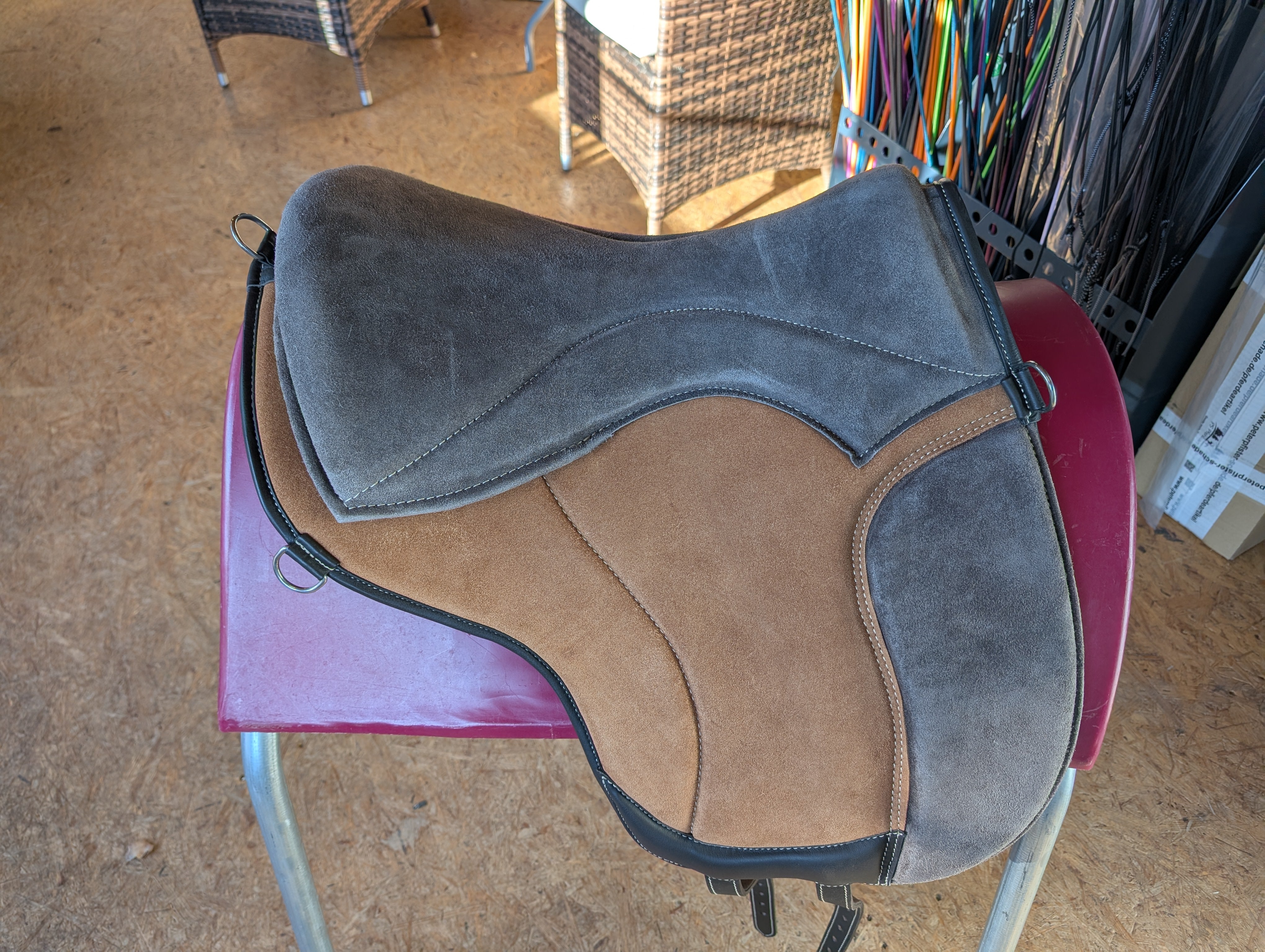 "ALIVIO IMPULSO" SUEDE dressage riding pad - WBS channel - SLIM felt cushion - knee blocks