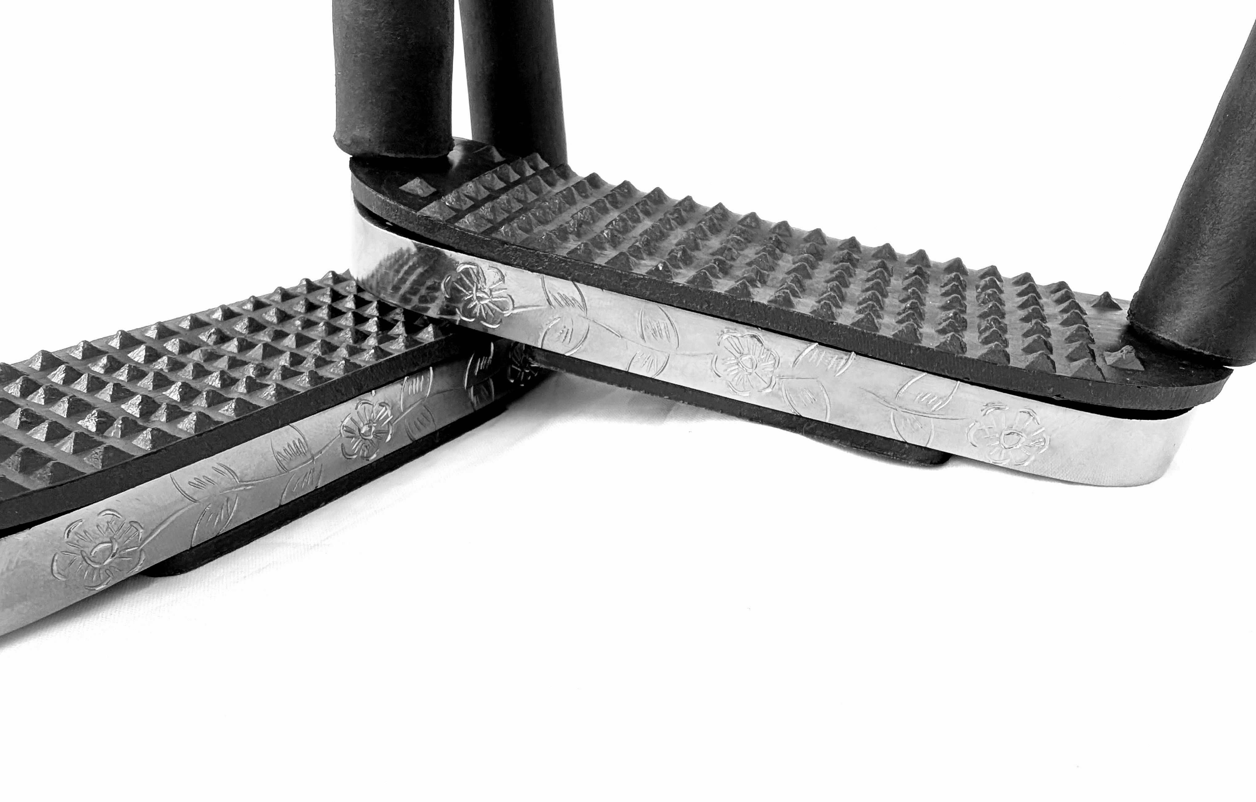 Étriers de sécurité élégants avec articulations - argent, décorés, 1 paire