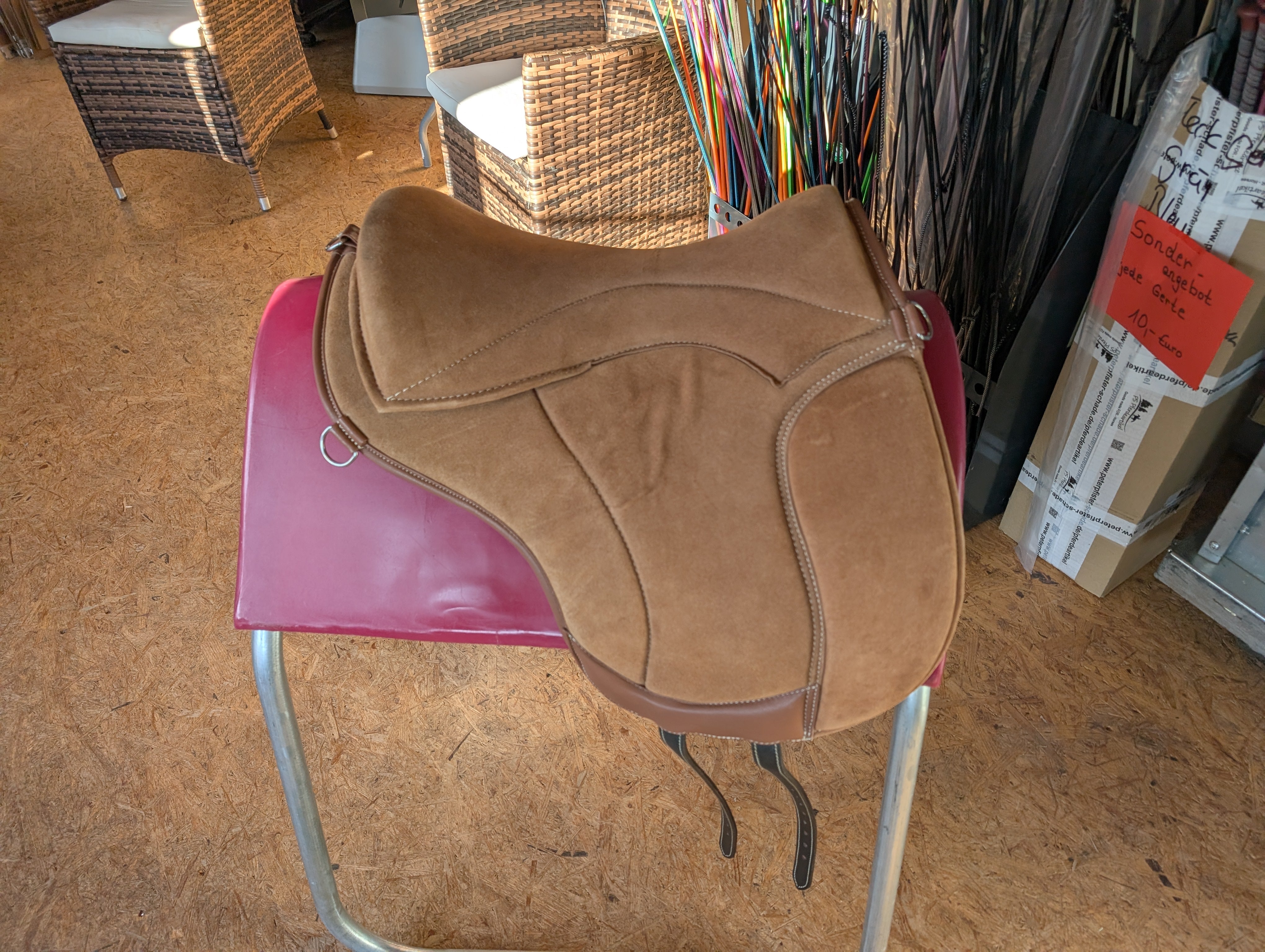 "ALIVIO IMPULSO" SUEDE dressage riding pad - WBS channel - SLIM felt cushion - knee blocks