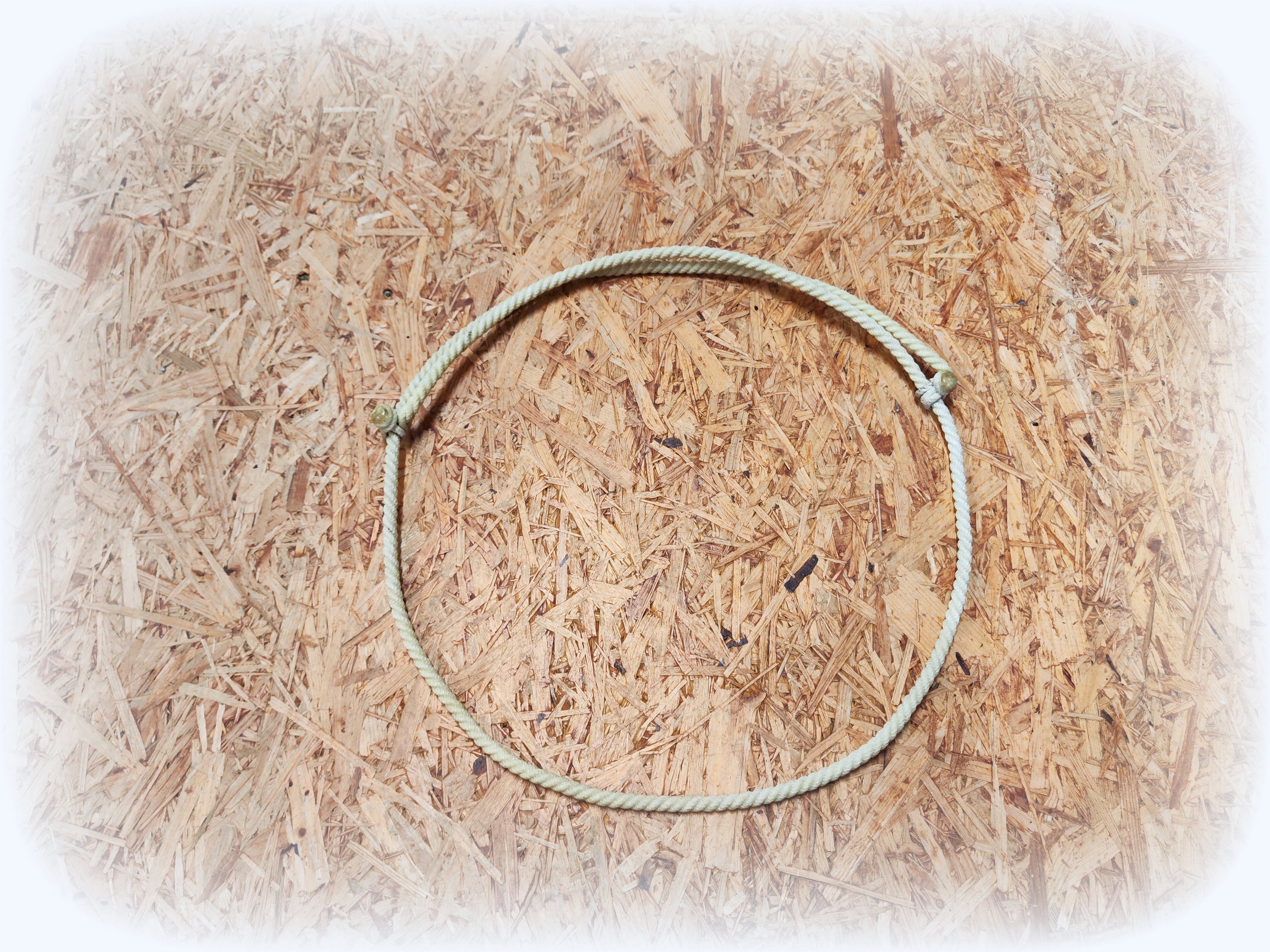 Neck ring for horses adjustable "medium rigid" made of nylon