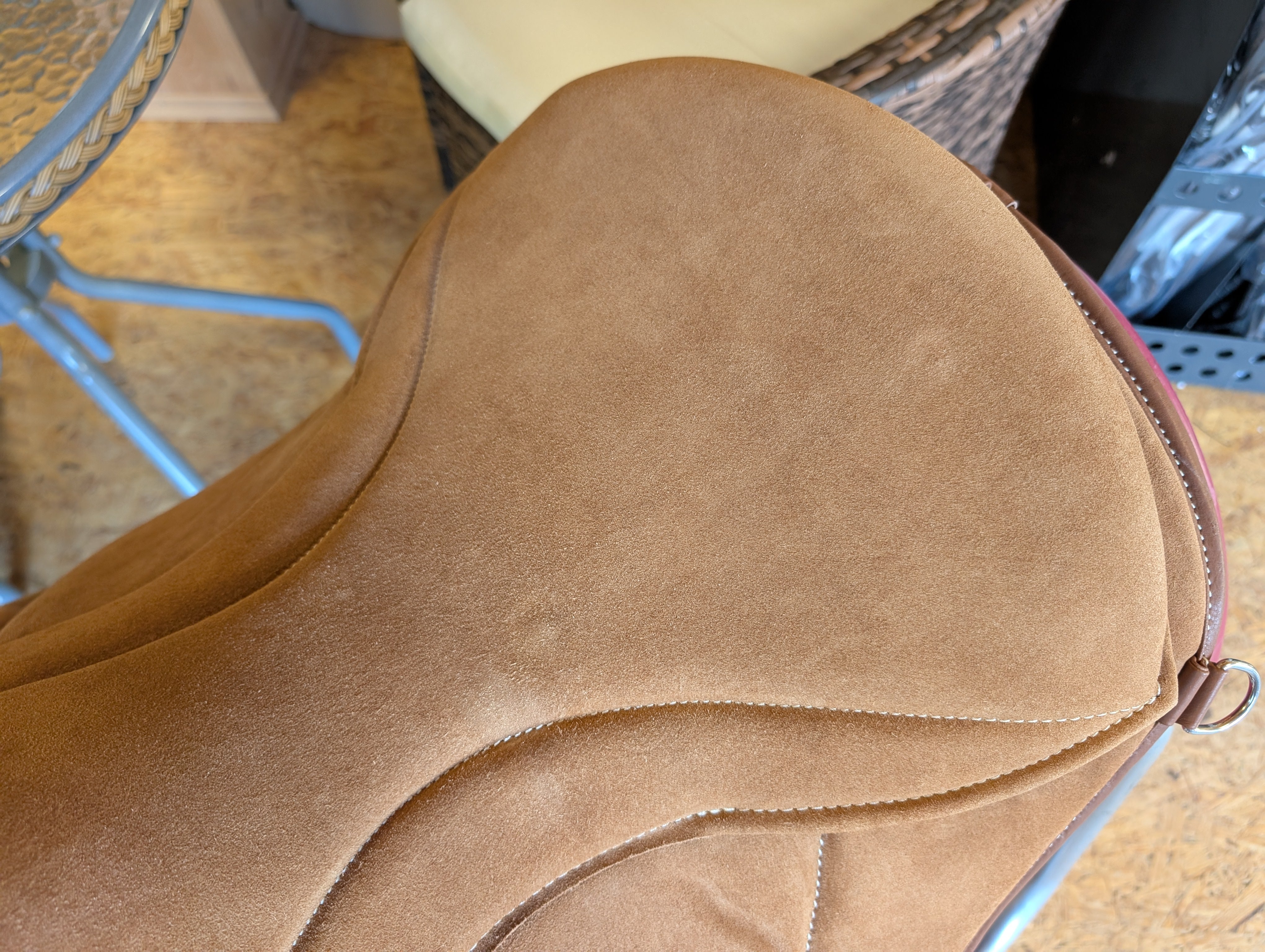Tapis d'équitation de dressage "ALIVIO IMPULSO" SUEDE - Canal WBS - Coussin en feutre SLIM - Cales genoux