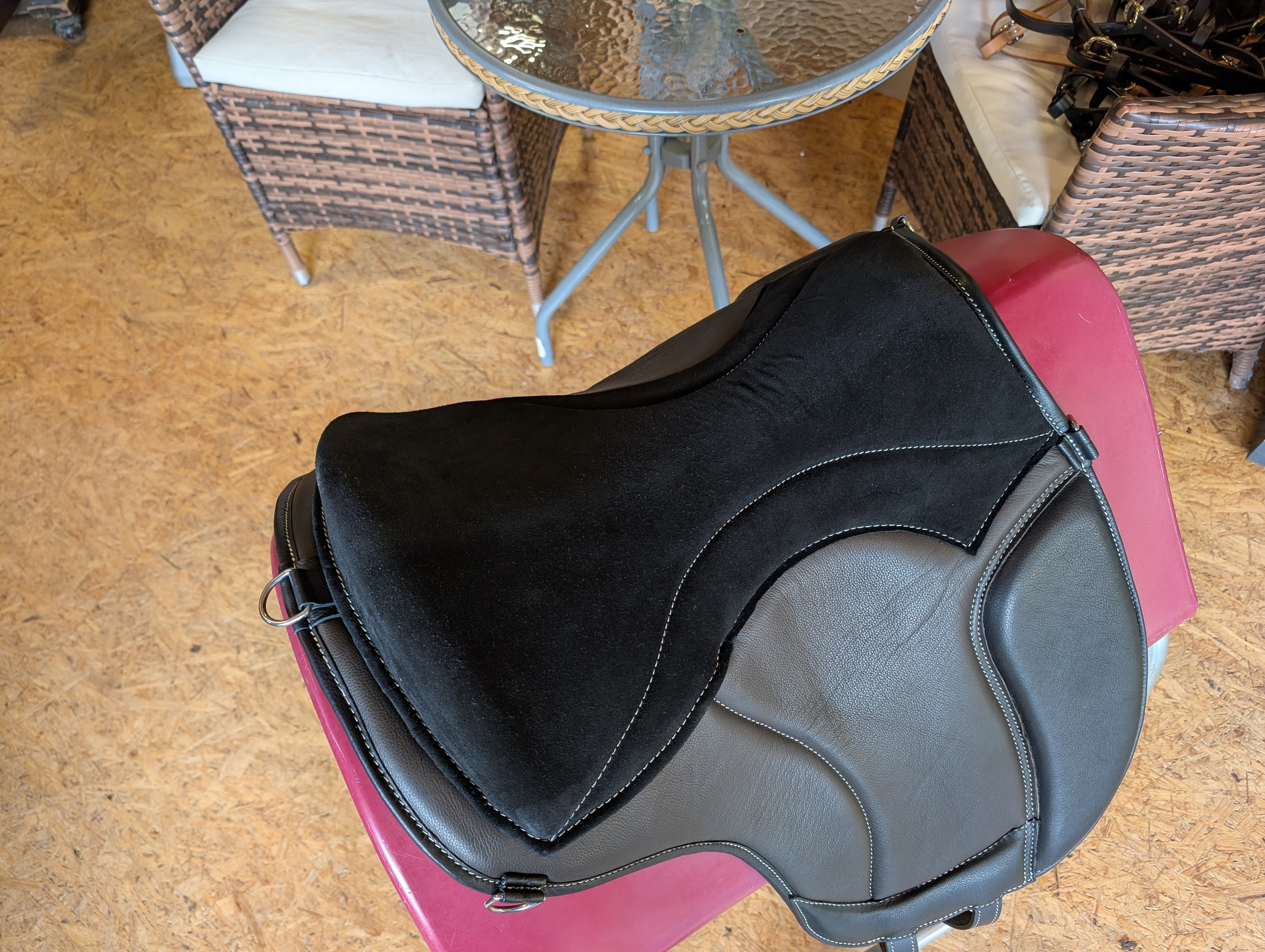Tapis d'équitation de dressage NAPPALEDER "ALIVIO IMPULSO" - Canal WBS - Coussin en feutre SLIM - Cales genoux