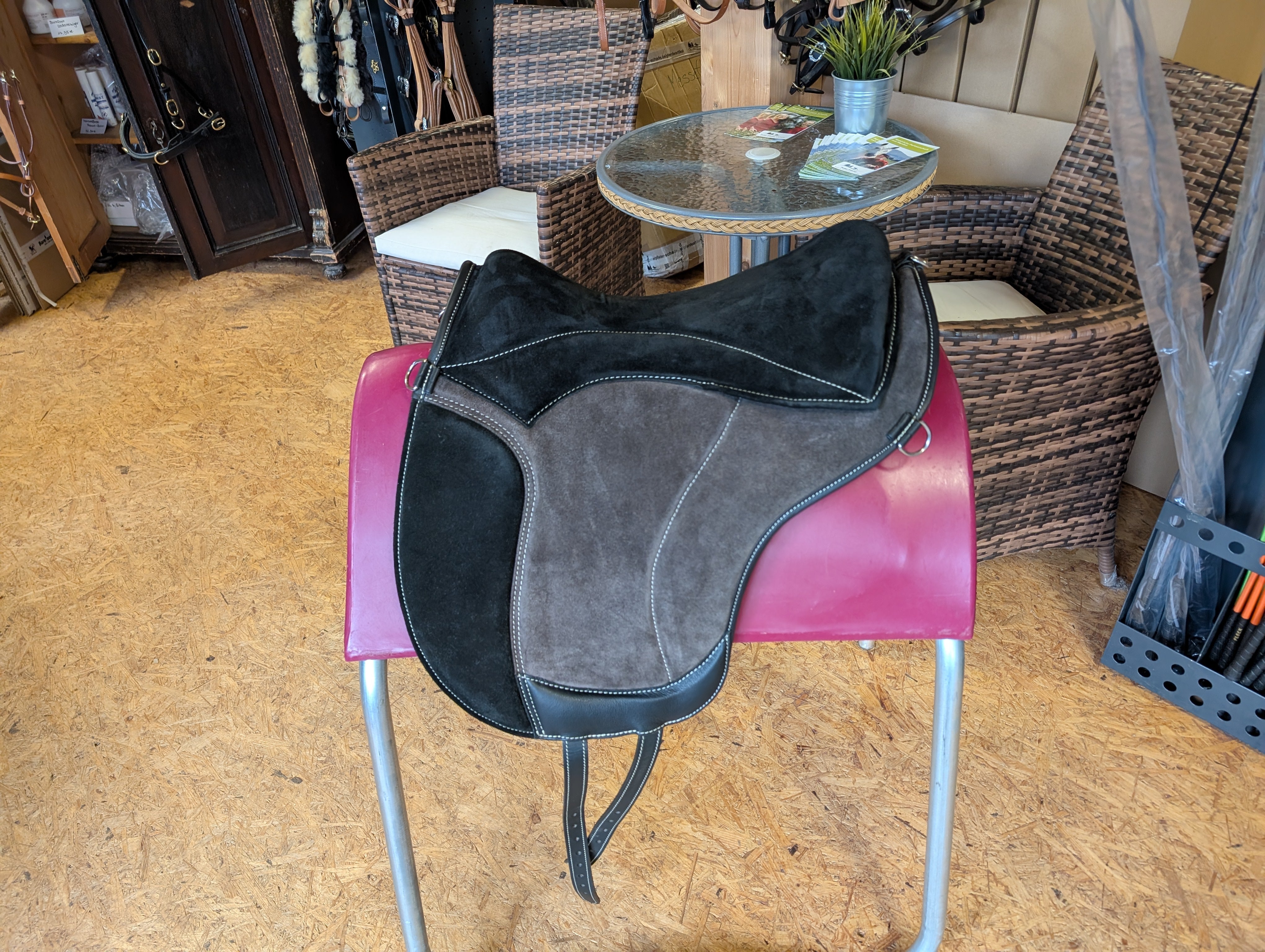 "ALIVIO IMPULSO" SUEDE dressage riding pad - WBS channel - SLIM felt cushion - knee blocks