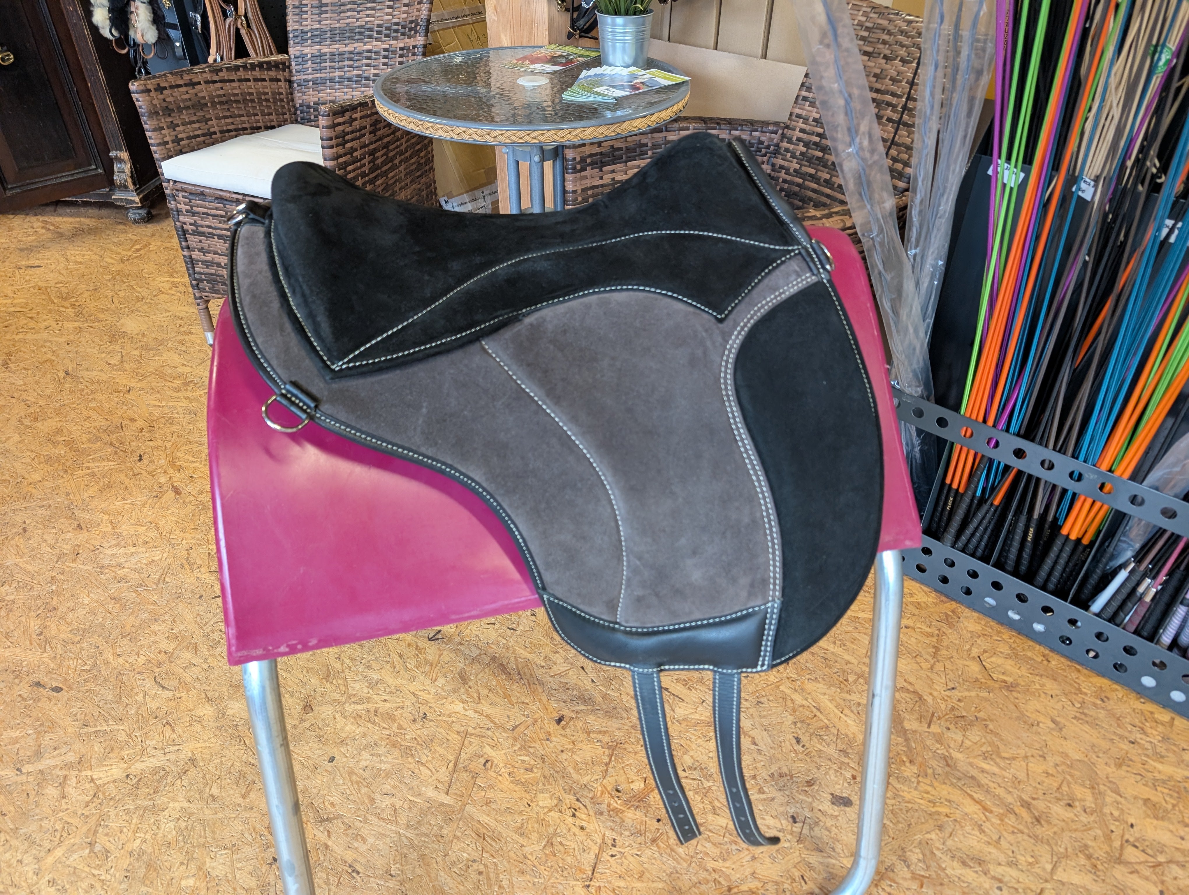 "ALIVIO IMPULSO" SUEDE dressage riding pad - WBS channel - SLIM felt cushion - knee blocks