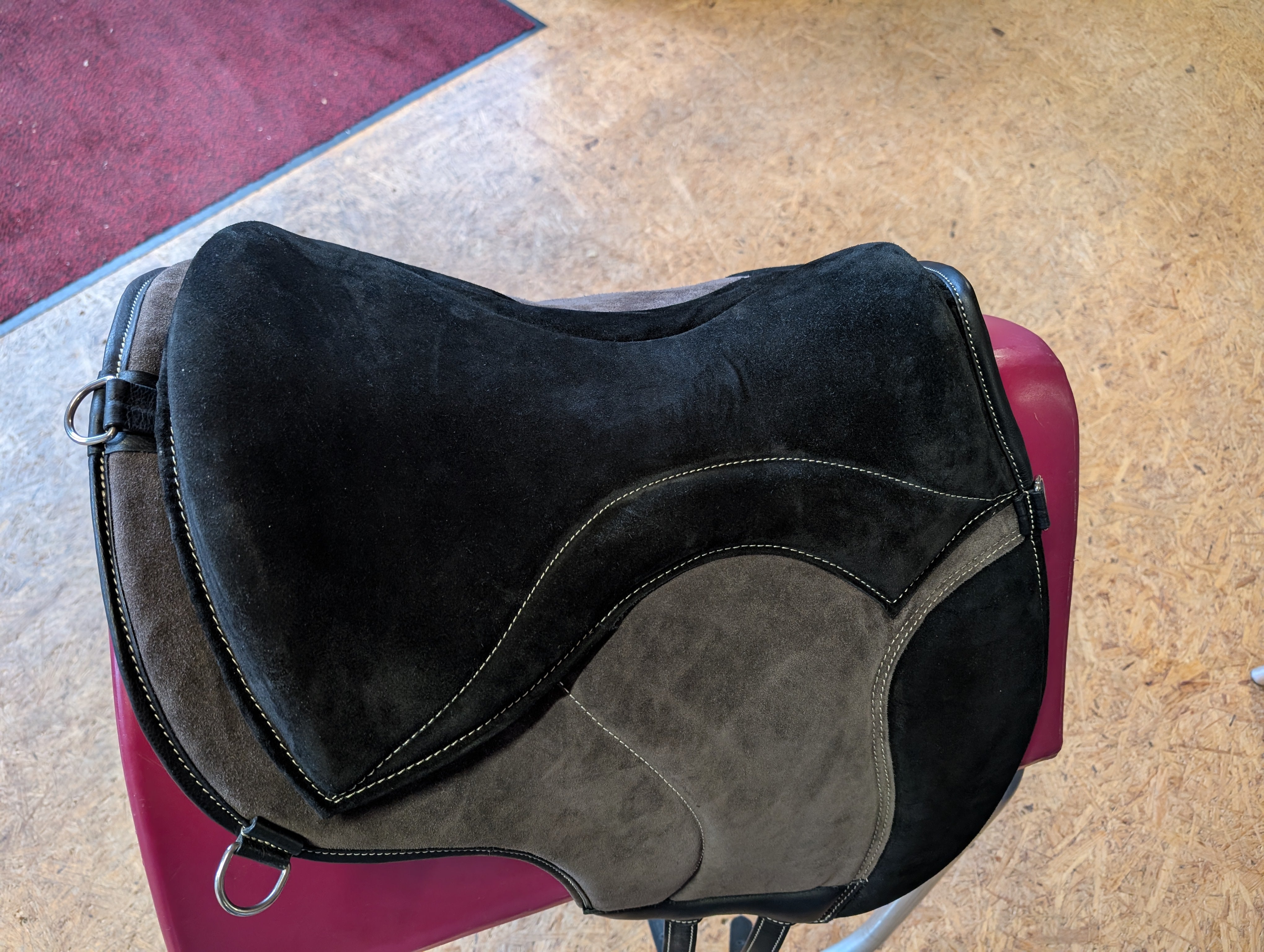 "ALIVIO IMPULSO" SUEDE dressage riding pad - WBS channel - SLIM felt cushion - knee blocks