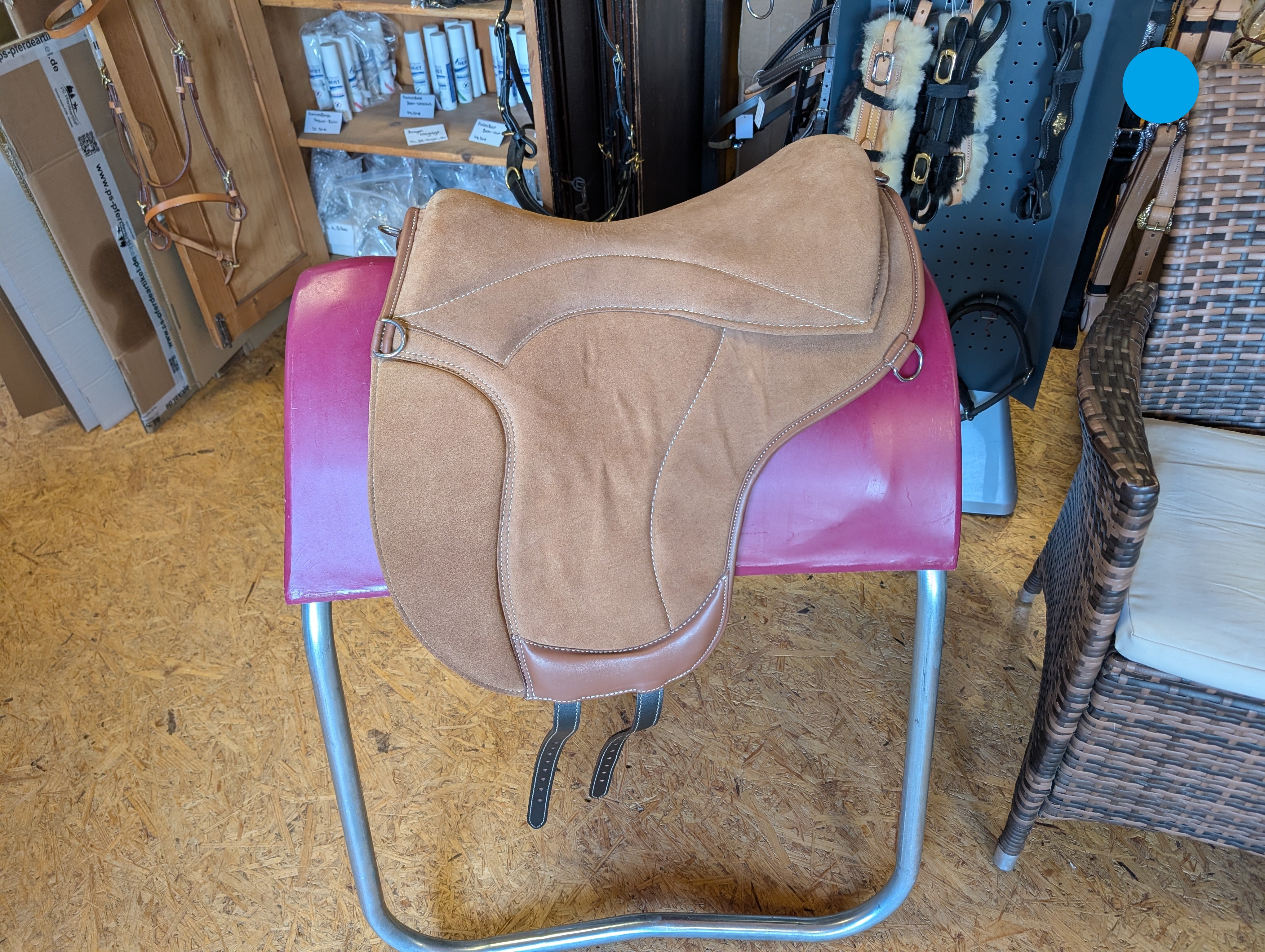 Tapis d'équitation de dressage "ALIVIO IMPULSO" SUEDE - Canal WBS - Coussin en feutre SLIM - Cales genoux