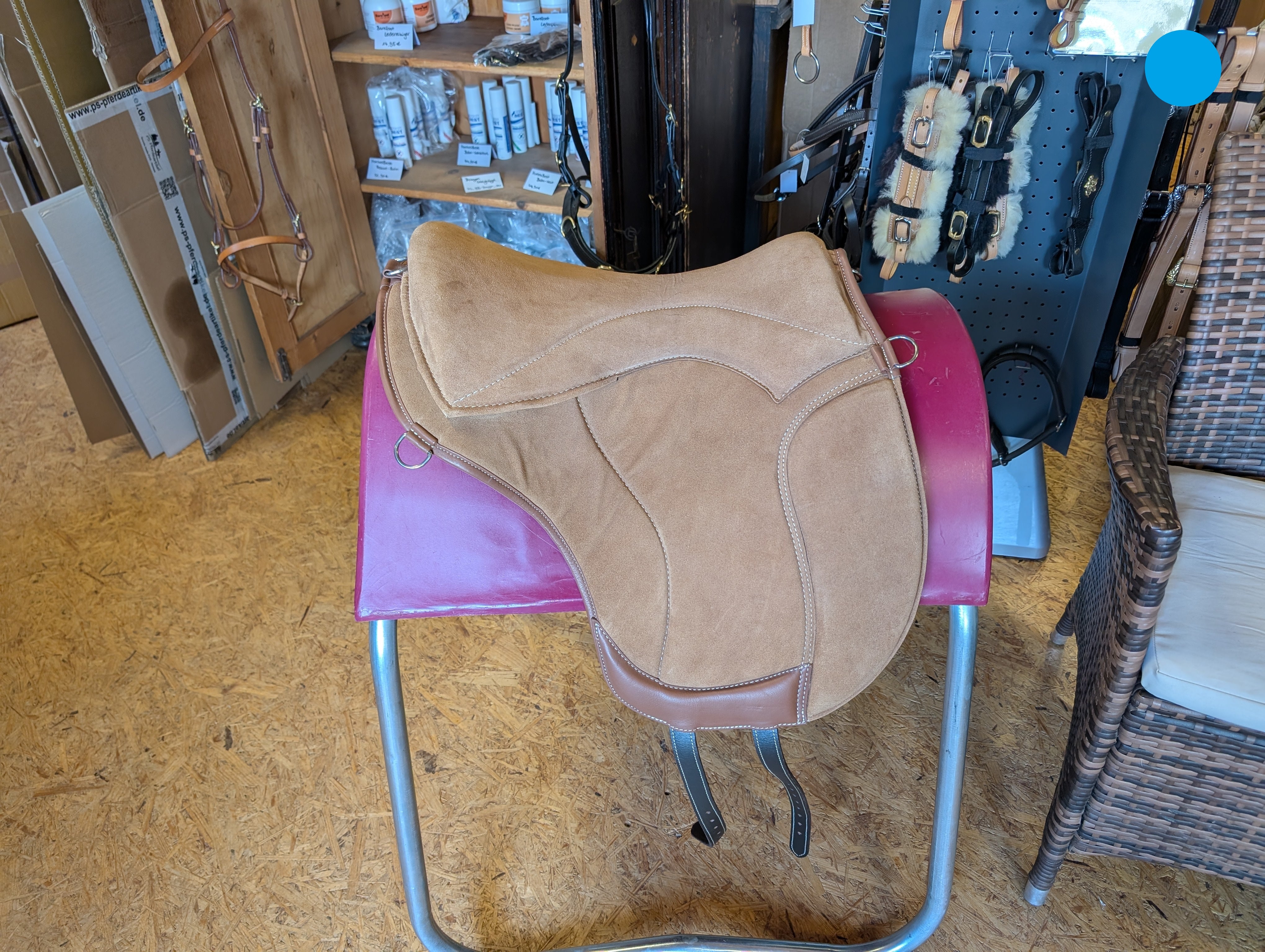 Tapis d'équitation de dressage "ALIVIO IMPULSO" SUEDE - Canal WBS - Coussin en feutre SLIM - Cales genoux