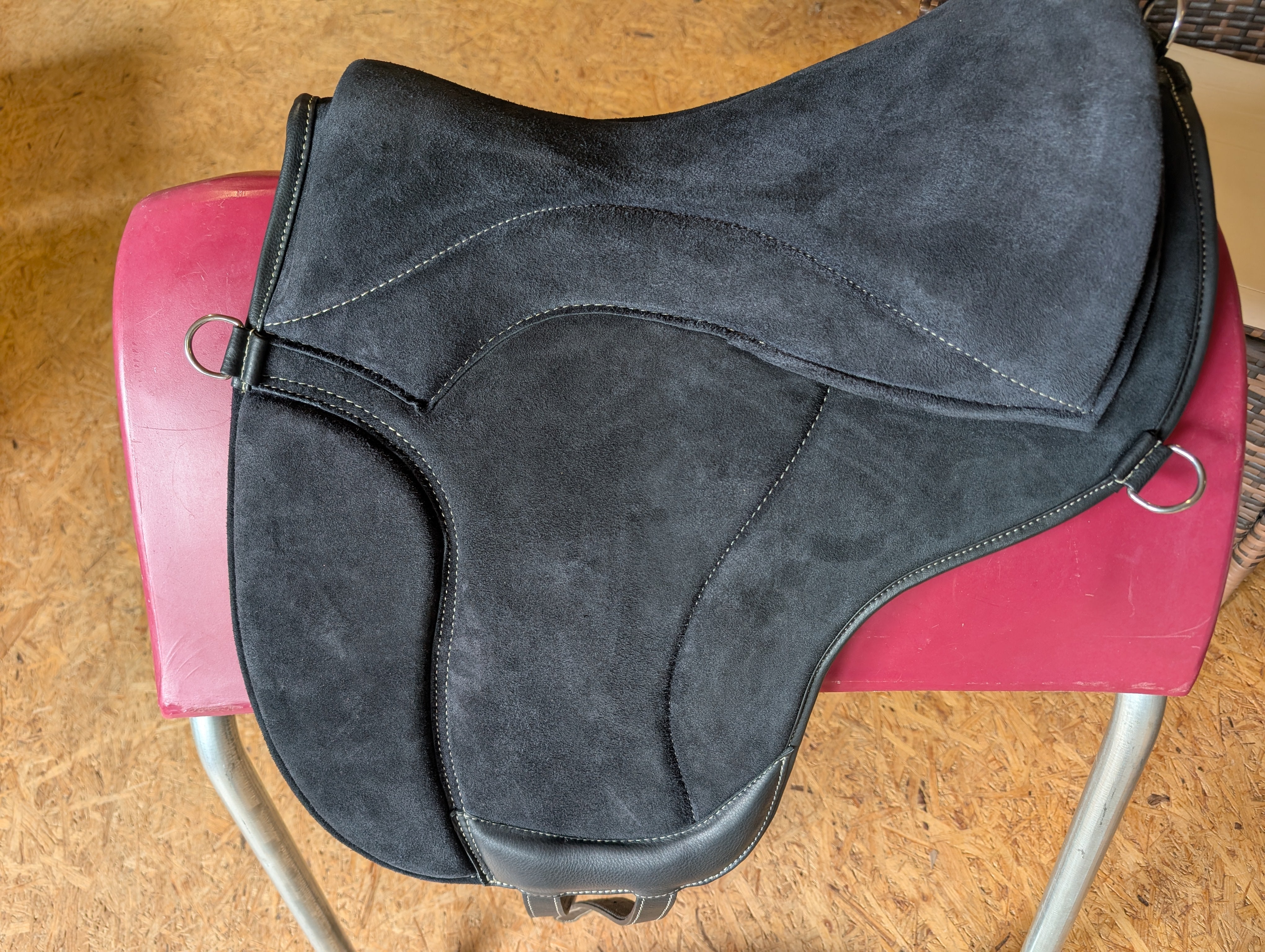 "ALIVIO IMPULSO" SUEDE dressage riding pad - WBS channel - SLIM felt cushion - knee blocks