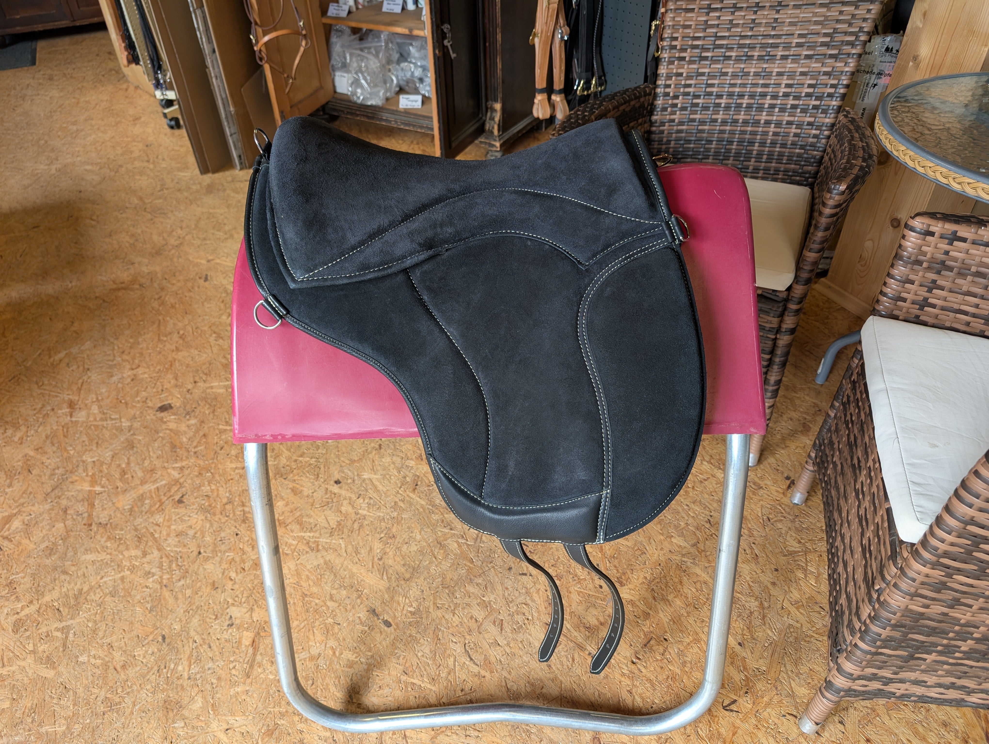 "ALIVIO IMPULSO" SUEDE dressage riding pad - WBS channel - SLIM felt cushion - knee blocks