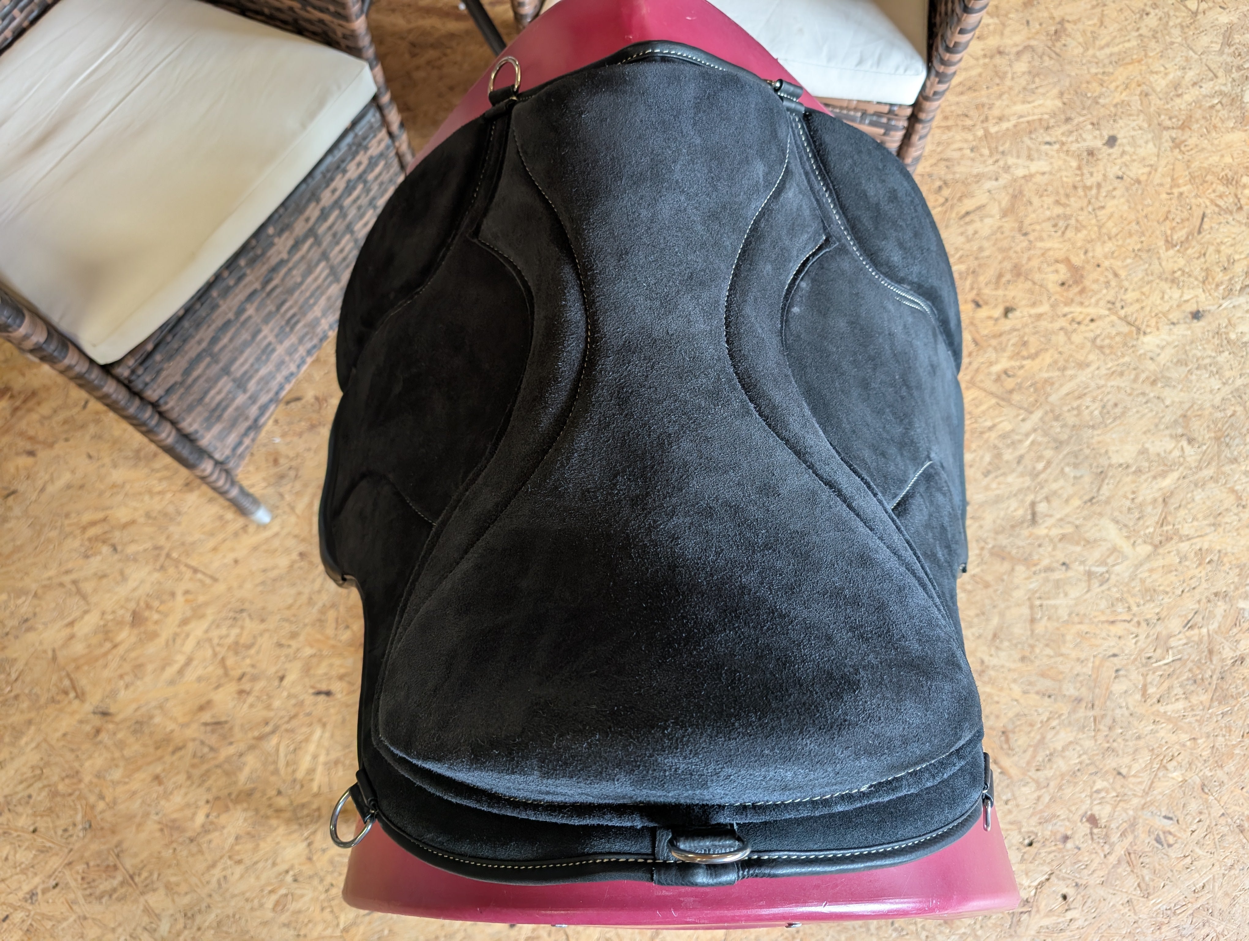 "ALIVIO IMPULSO" SUEDE dressage riding pad - WBS channel - SLIM felt cushion - knee blocks