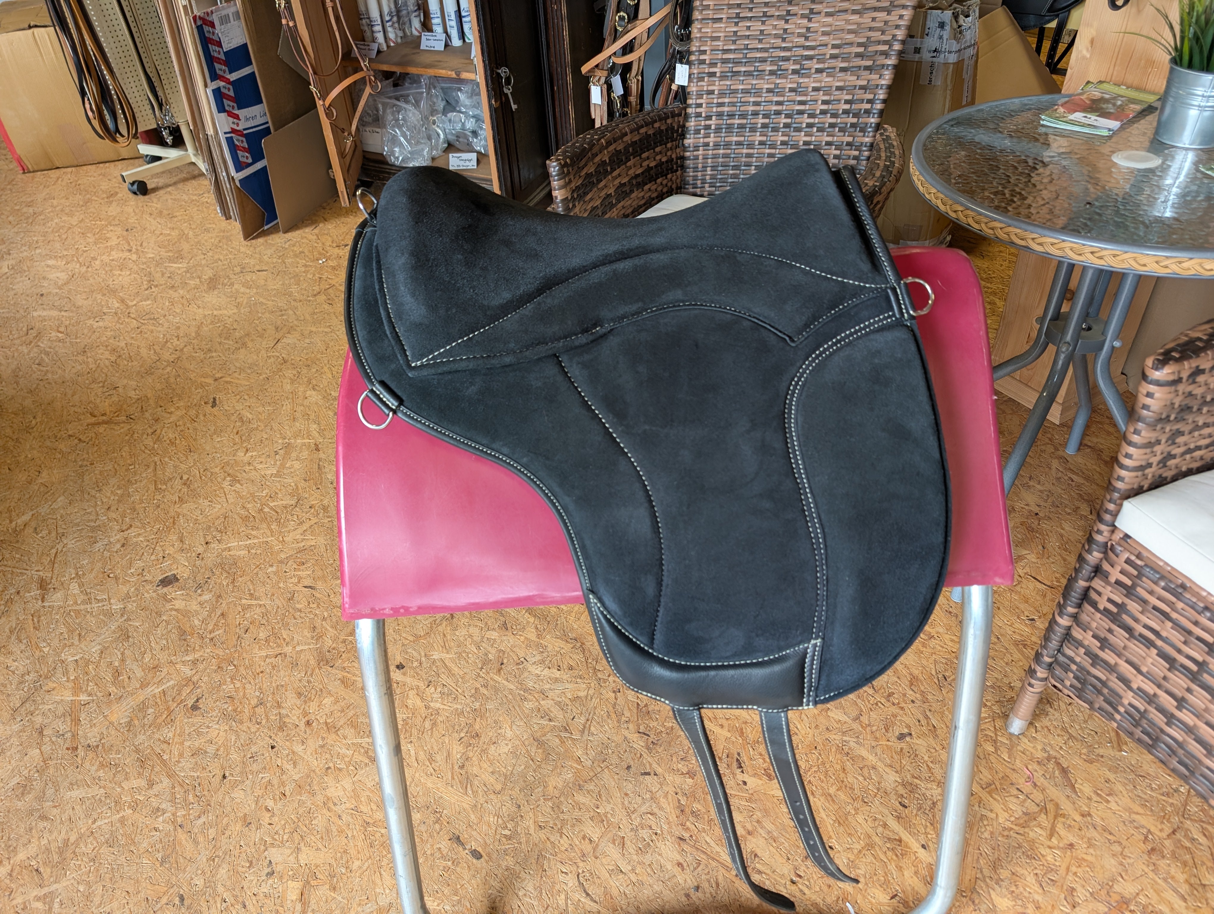 Tapis d'équitation de dressage "ALIVIO IMPULSO" SUEDE - Canal WBS - Coussin en feutre SLIM - Cales genoux
