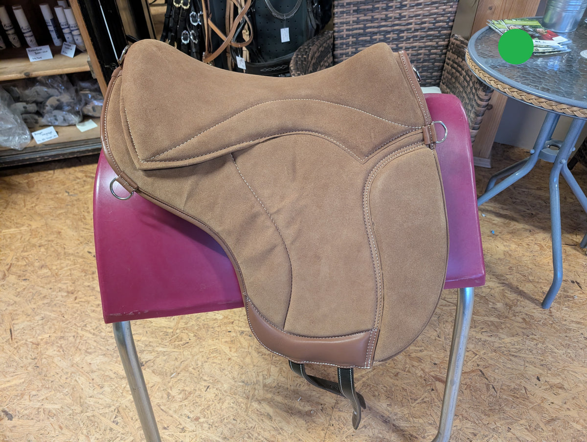 Tapis d'équitation de dressage "ALIVIO IMPULSO" SUEDE - Canal WBS - Coussin en feutre SLIM - Cales genoux