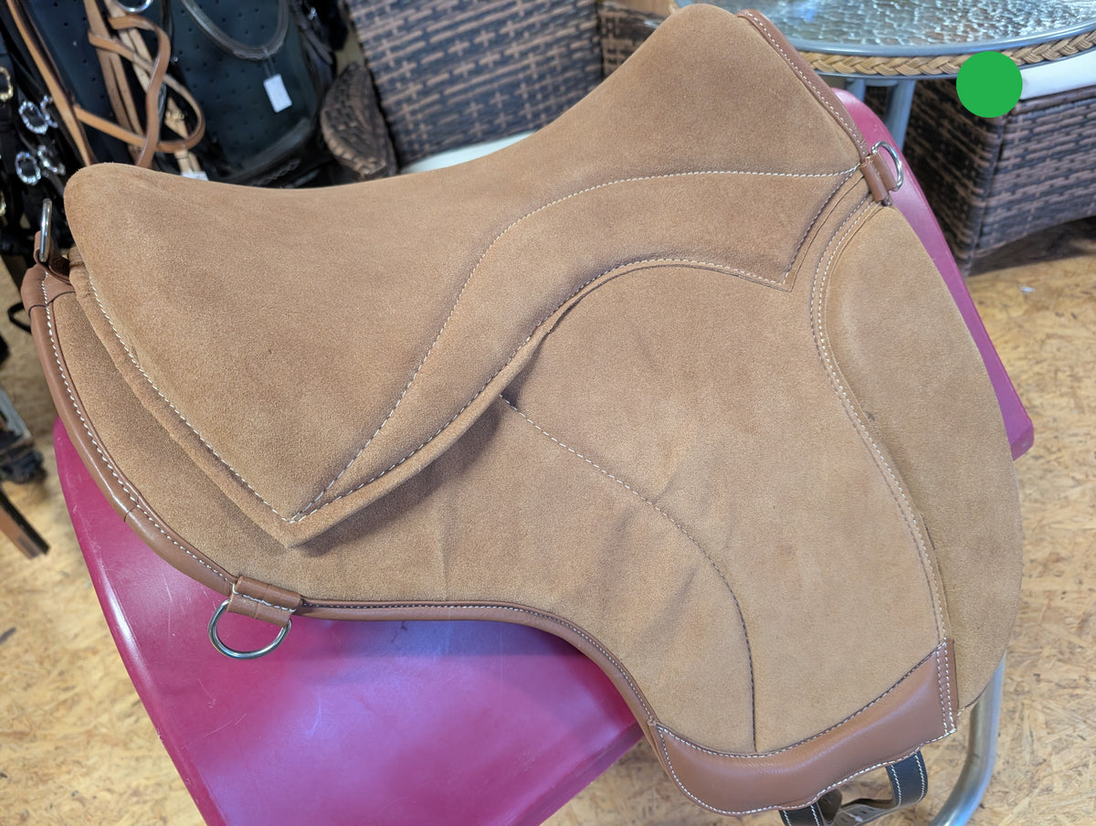 Tapis d'équitation de dressage "ALIVIO IMPULSO" SUEDE - Canal WBS - Coussin en feutre SLIM - Cales genoux