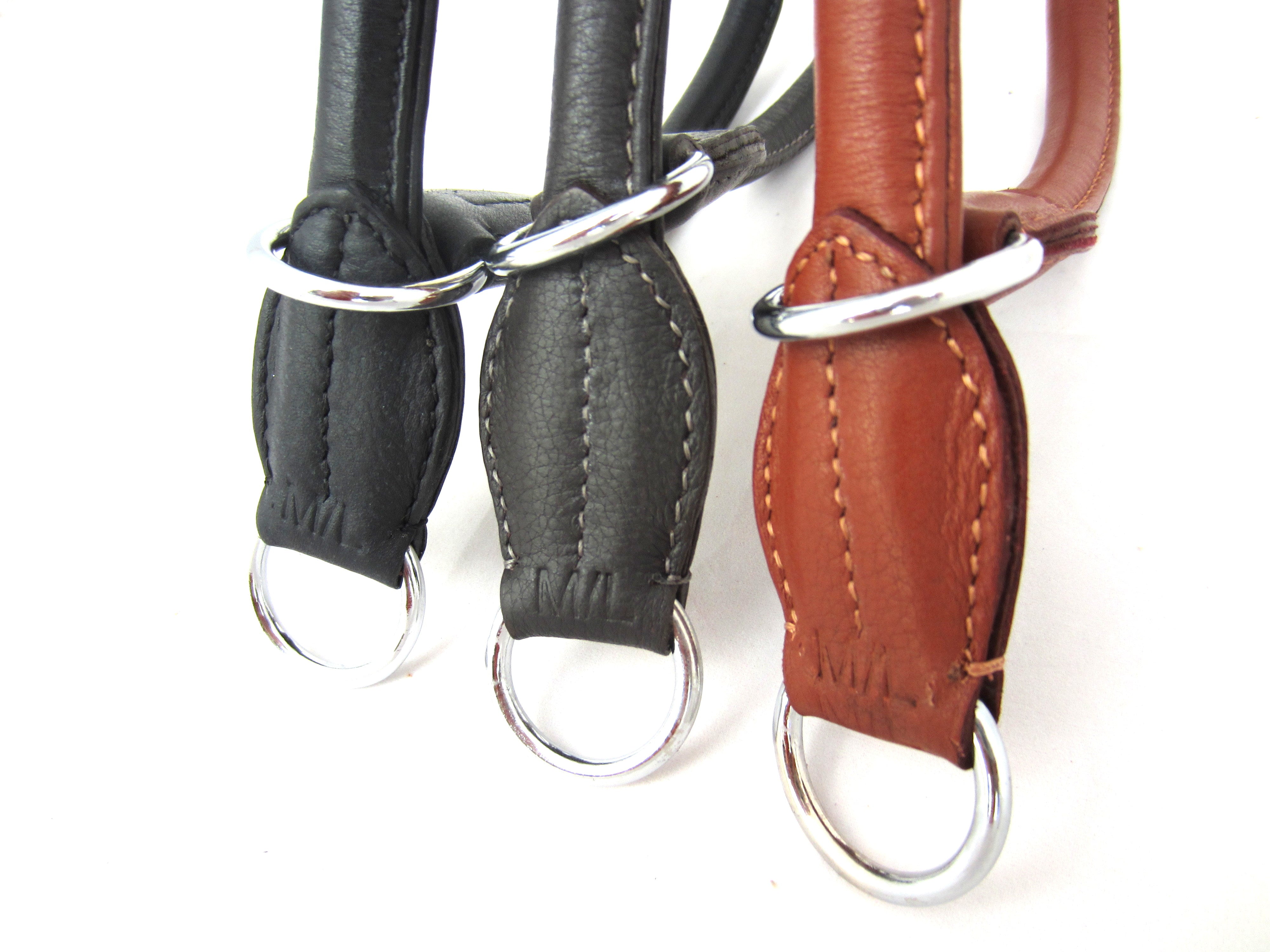 Leather dog collar round stitched with pull stop made of soft nappa leather